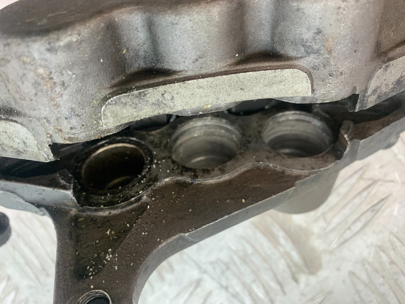 KAWASAKI ZX9R ZX9 E1 FRONT RIGHT CALIPER (SOLD AS PARTS)  YEAR 2000-01 (CMB1171)