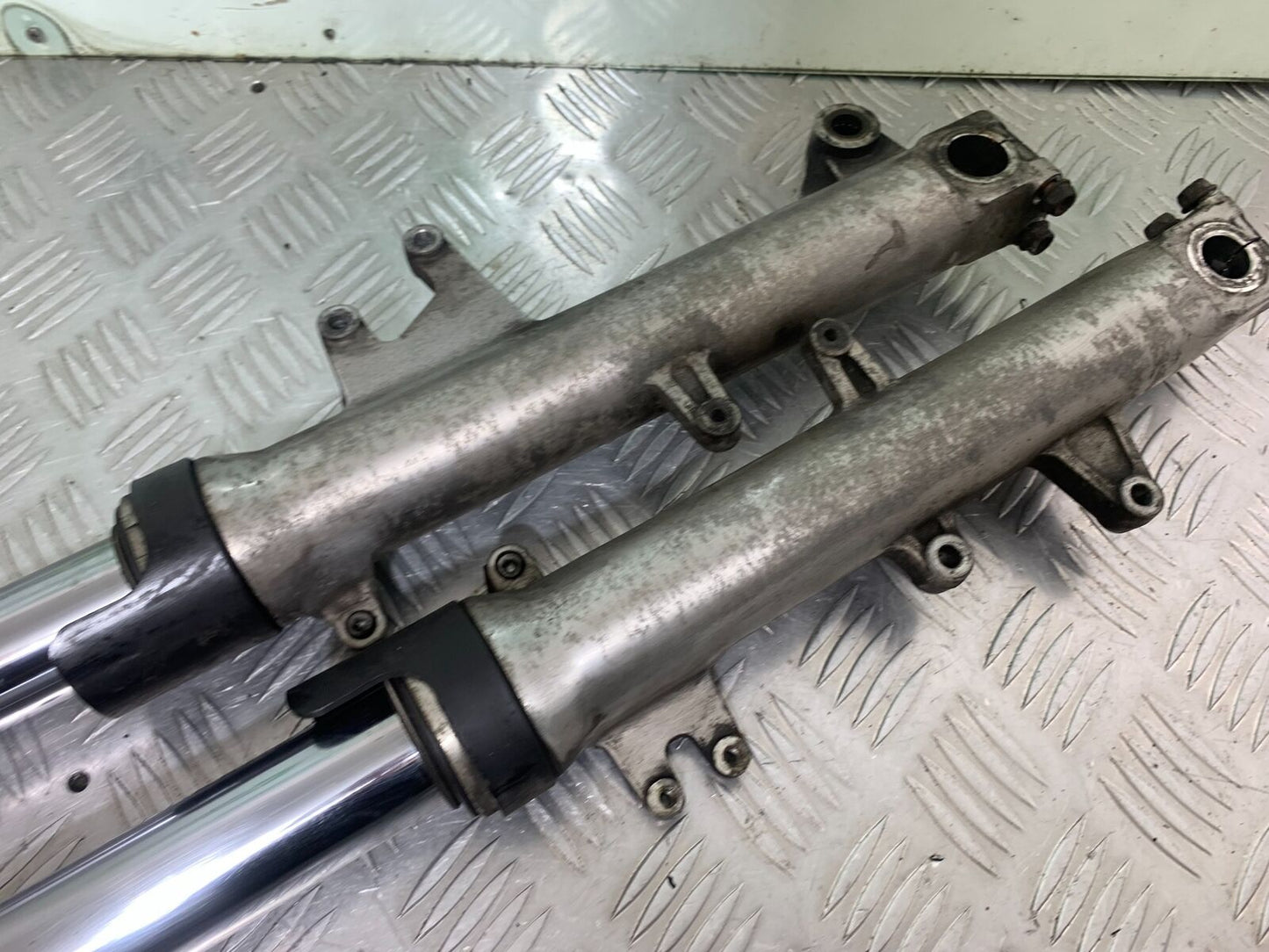 HONDA CBR1100 BLACKBIRD FORKS    YEAR 1999-2005 (CMB1103)