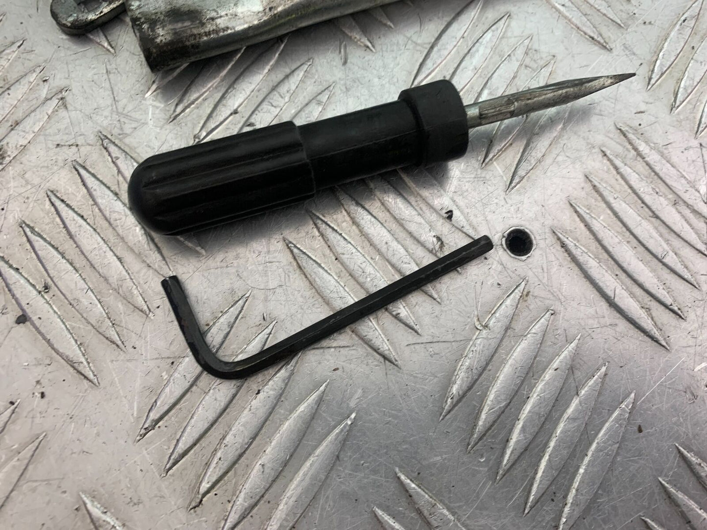 KAWASAKI Z650 ER650 KNFAN TOOL KIT YEAR 2022-2024 (CMB1112)