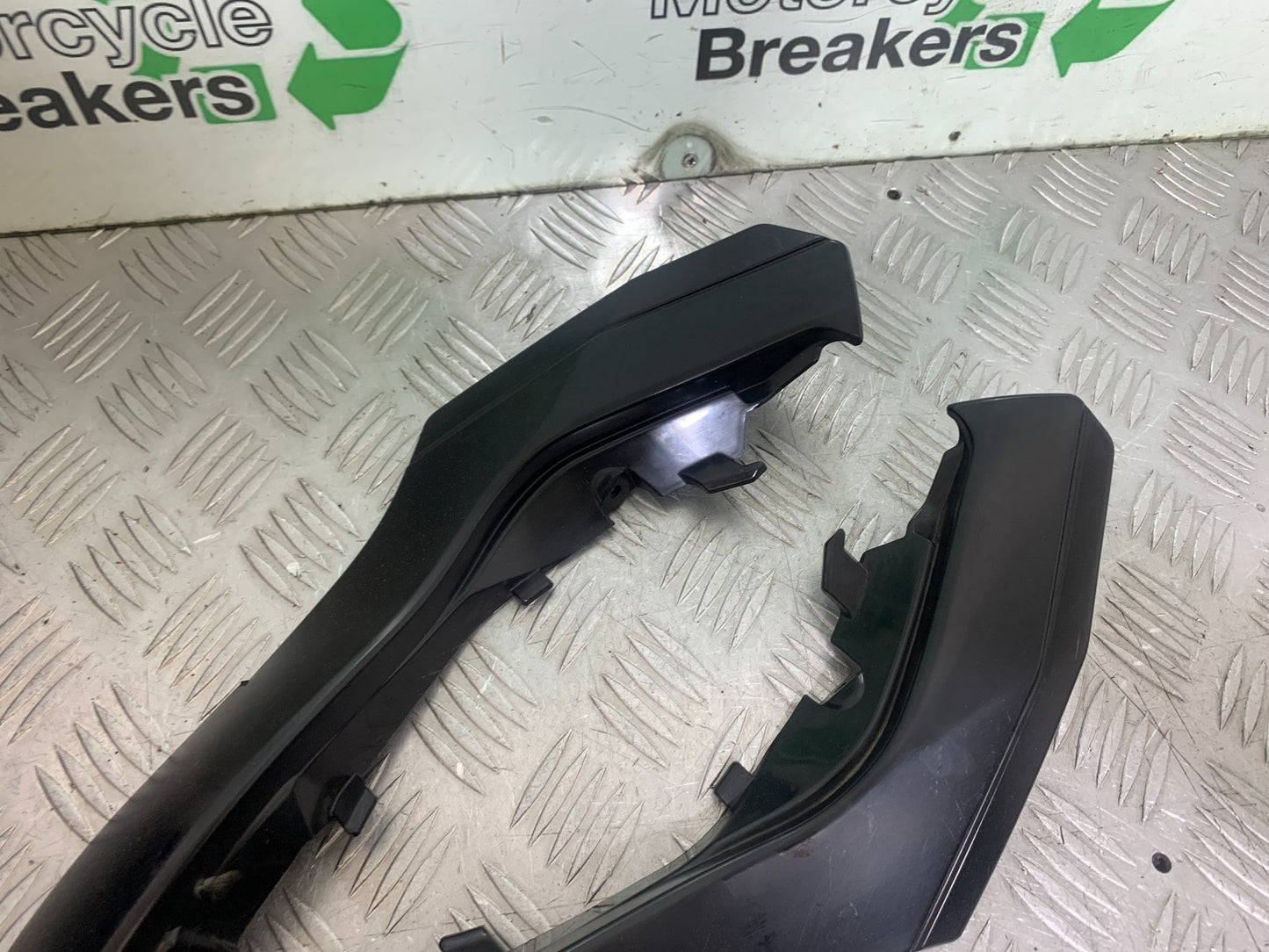 KAWASAKI ER6 N LEFT AND RIGHT INFILLS   YEAR 2012-2017 (CMB1324)