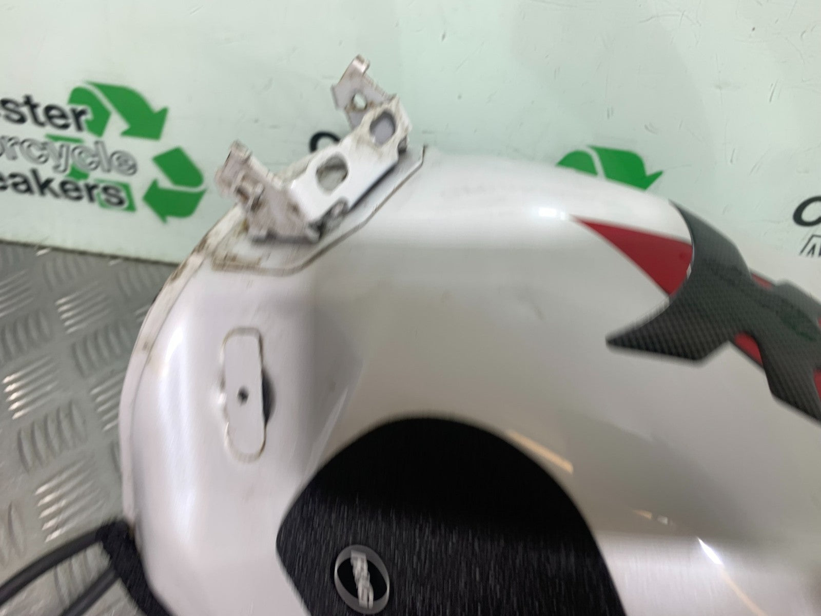 YAMAHA YZF R1 4C8 PETROL TANK  YEAR 2007-2008 (CMB1237)