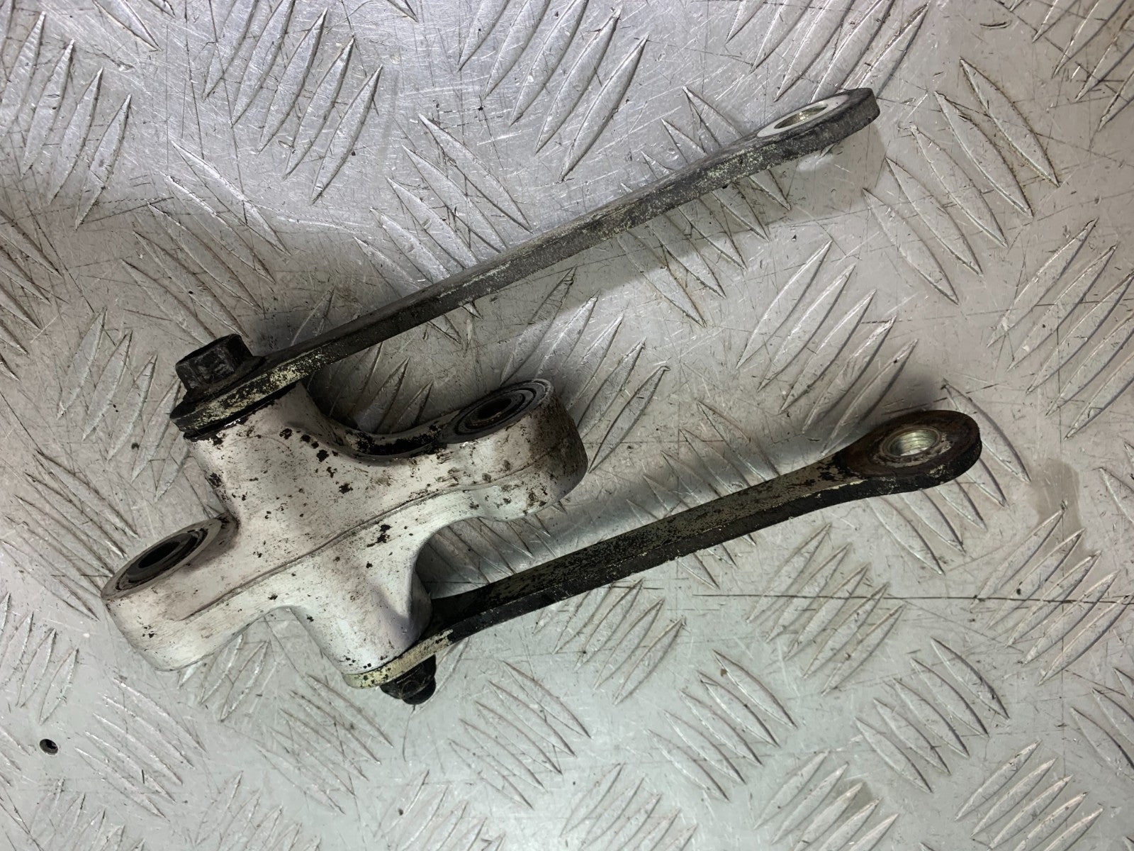 SUZUKI RF900 RF 900 REAR SHOCK LINKAGE  YEAR 1994-1999 CMB1326