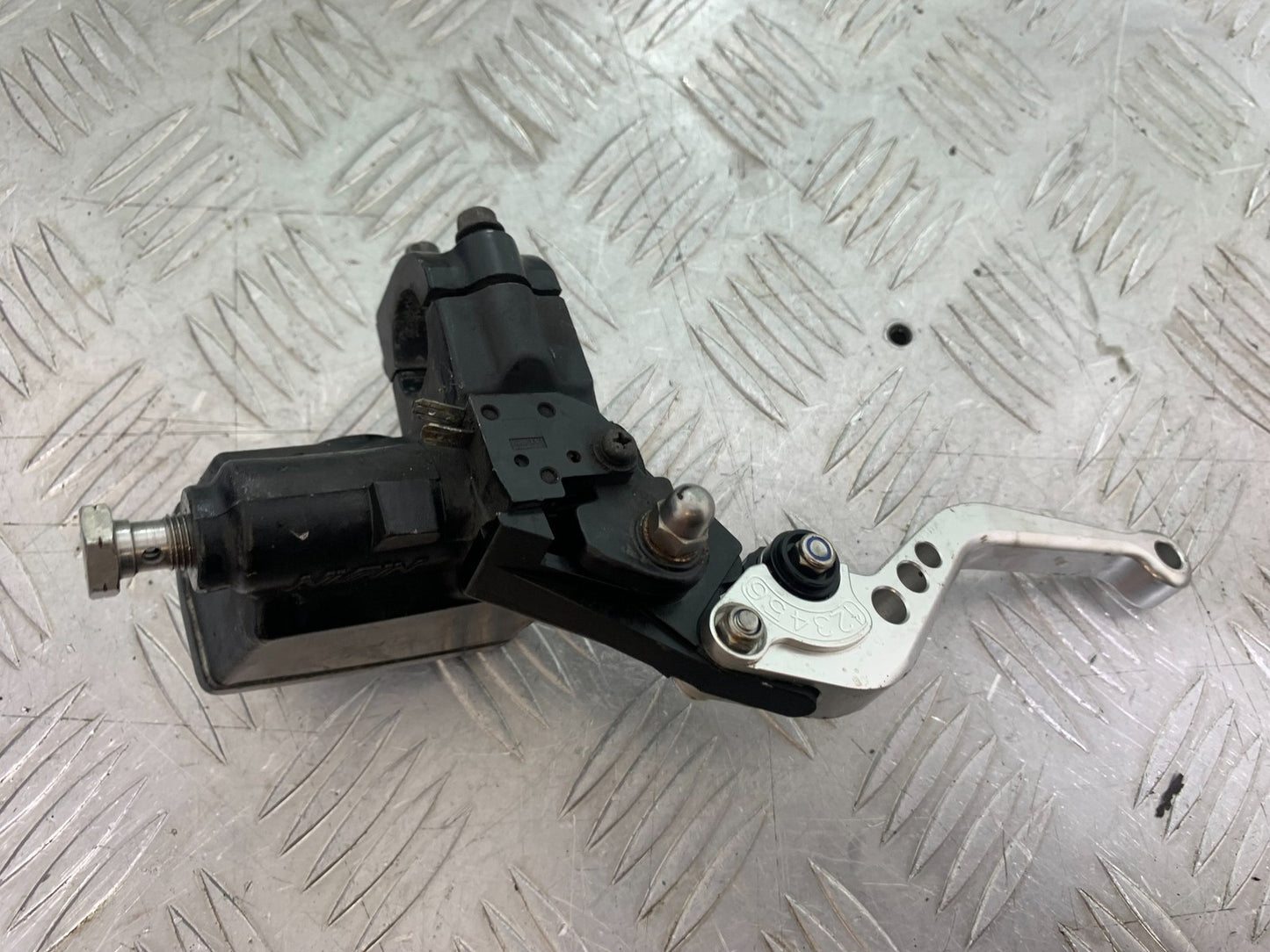 SUZUKI GSF1200 GSF 1200 BANDIT FRONT MASTER CYLINDER   YEAR 2001-2004 (CMB1188)