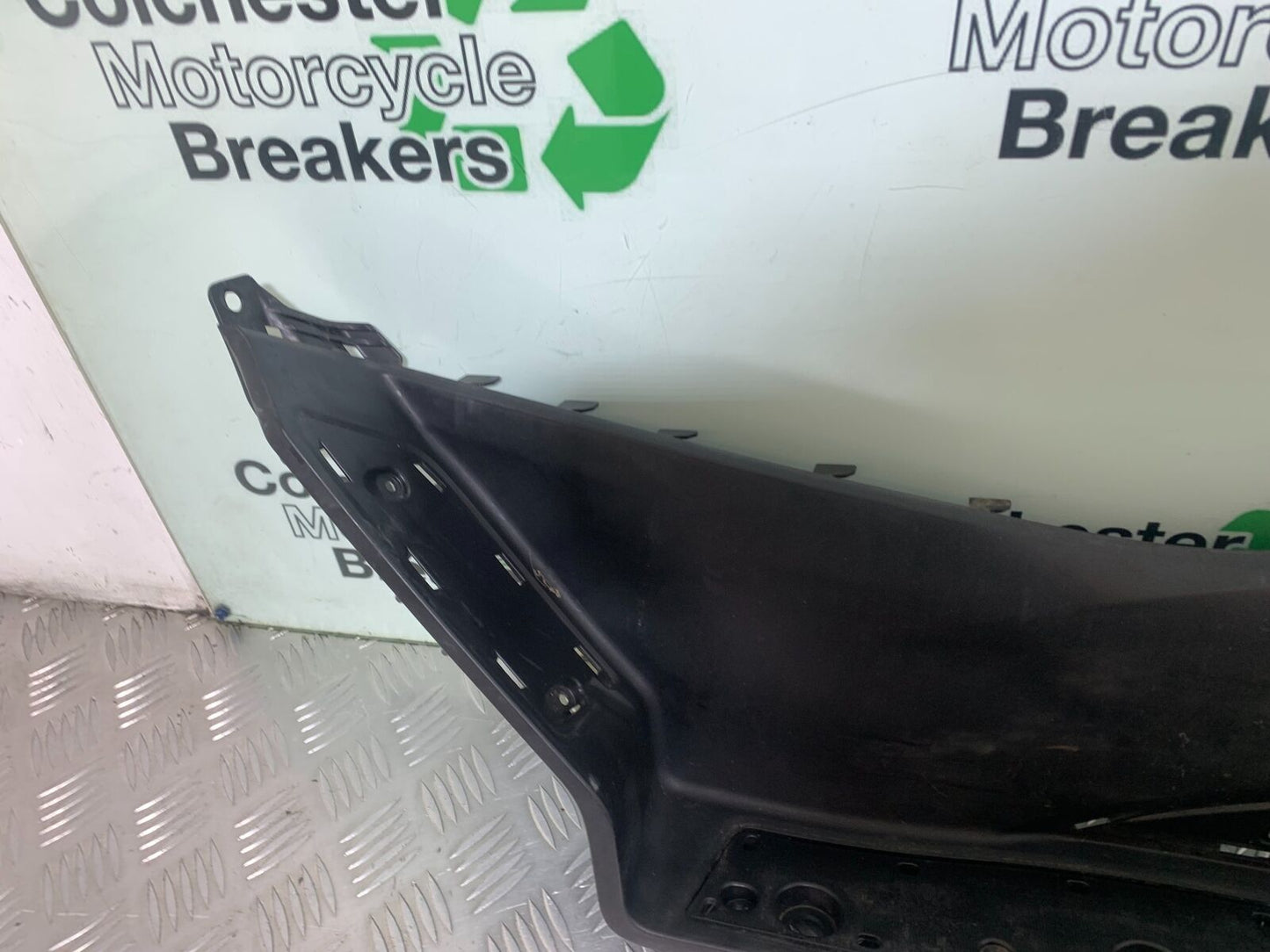 SUZUKI AN400 AN 400 BURGMAN LEFT FOOTBOARD  YEAR 2017-2024 (CMB1118)