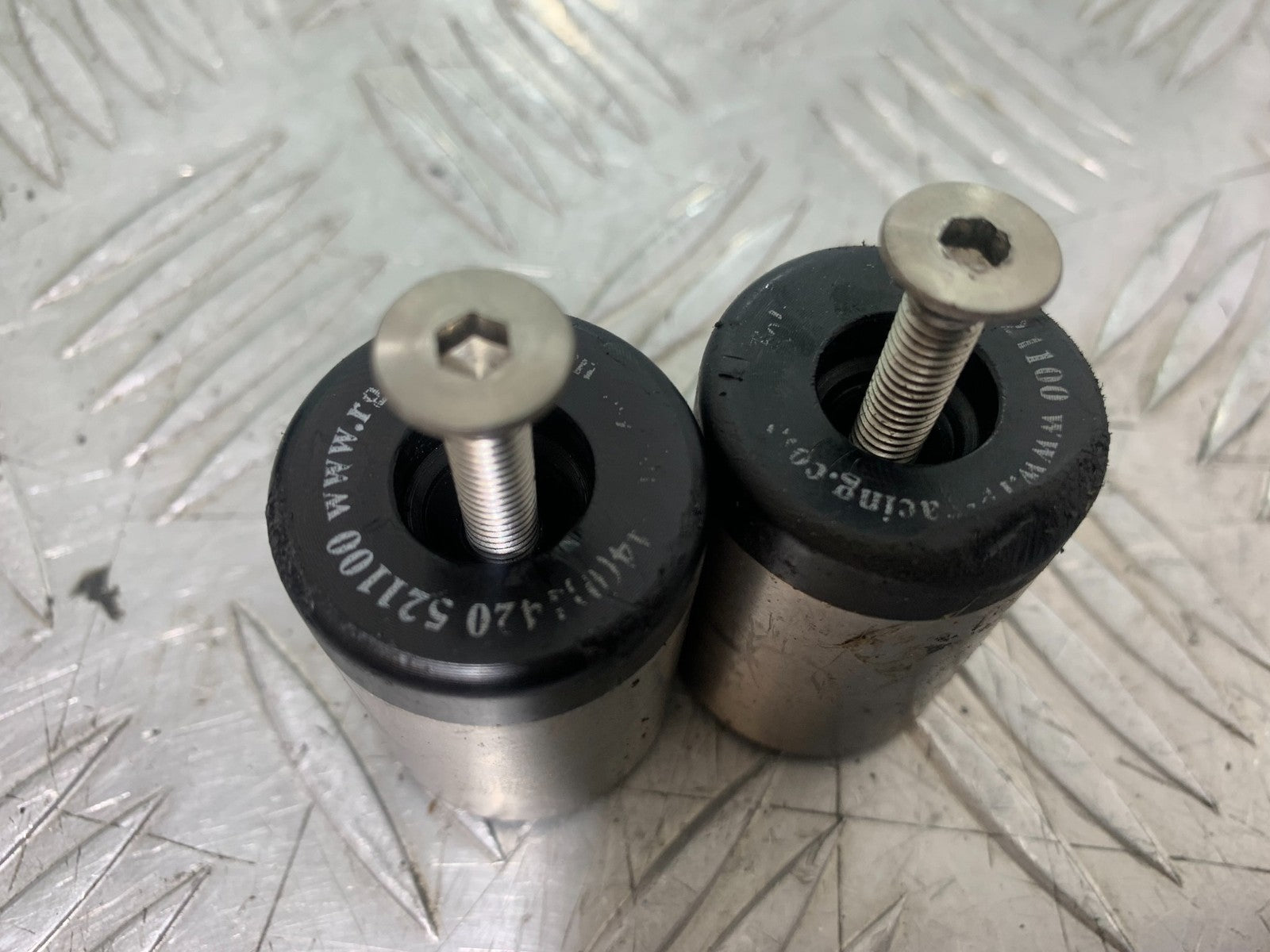 TRIUMPH 1050 SPRINT ST BAR END WEIGTHS   2004-2007 (CMB1197)