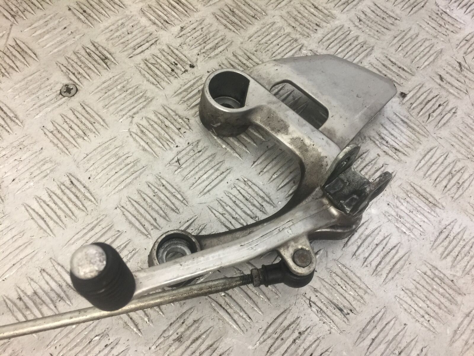 YAMAHA MT09 MT-09 TRACER FRONT LEFT HANGER  YEAR 2017 (STOCK 663)