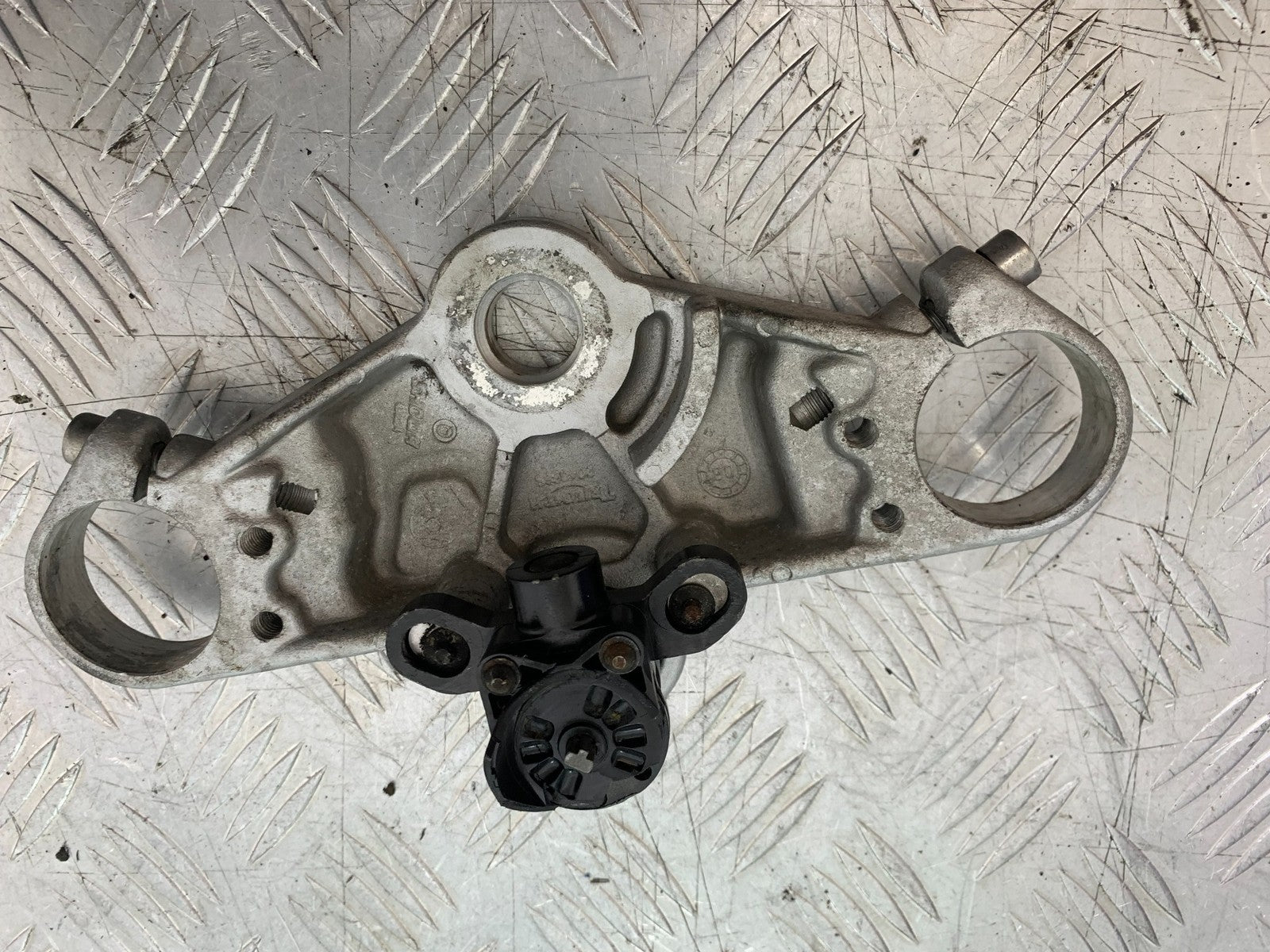 TRIUMPH 955i SPRINT ST TOP YOKE  YEAR 1999-04 (CMB1230)