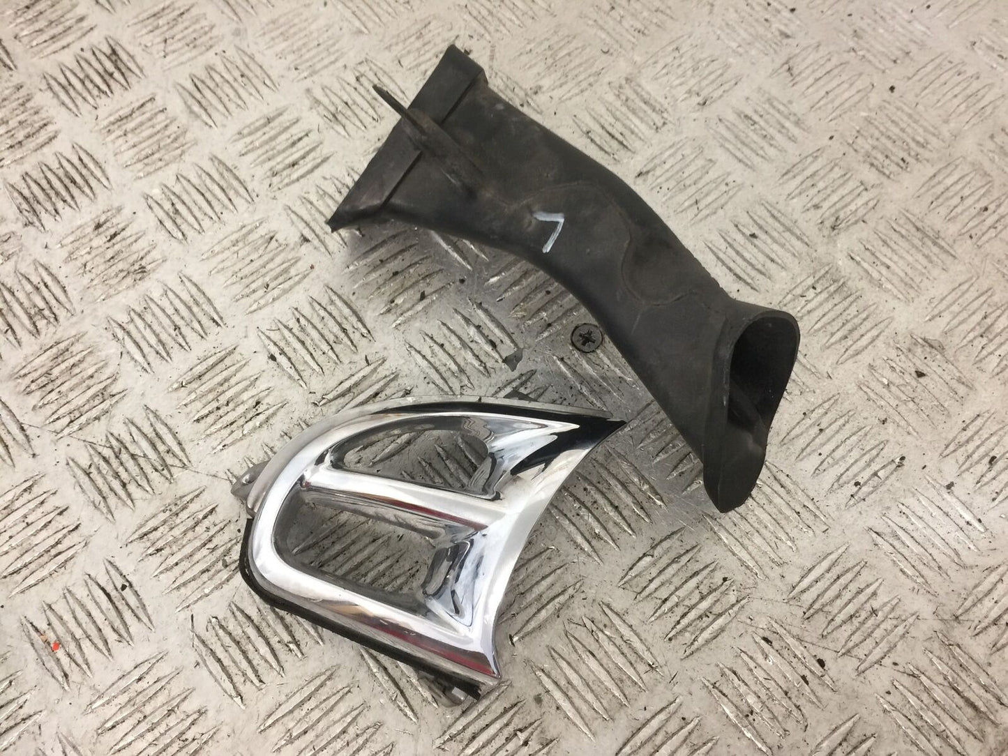 HONDA GL1800 GL 1800 LEFT AIR DUCT & CHROME COVER YEAR 2004-10 ABS (STOCK 890)
