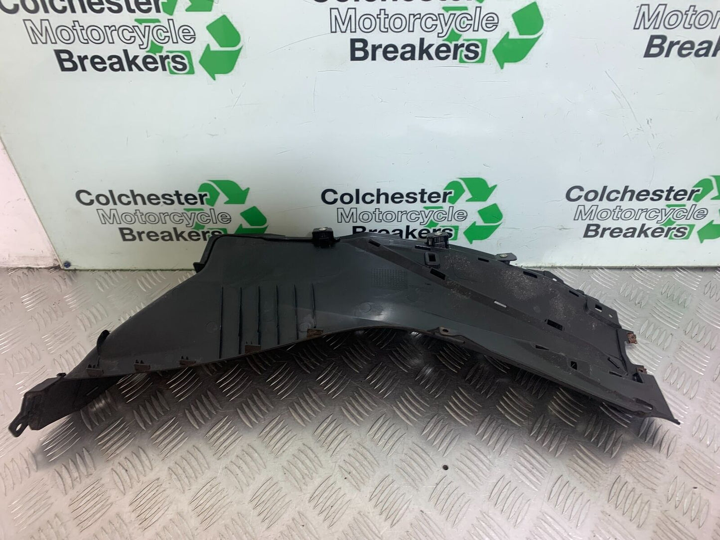 SUZUKI AN400 AN 400 BURGMAN LEFT FOOTBOARD  YEAR 2017-2024 (CMB1118)