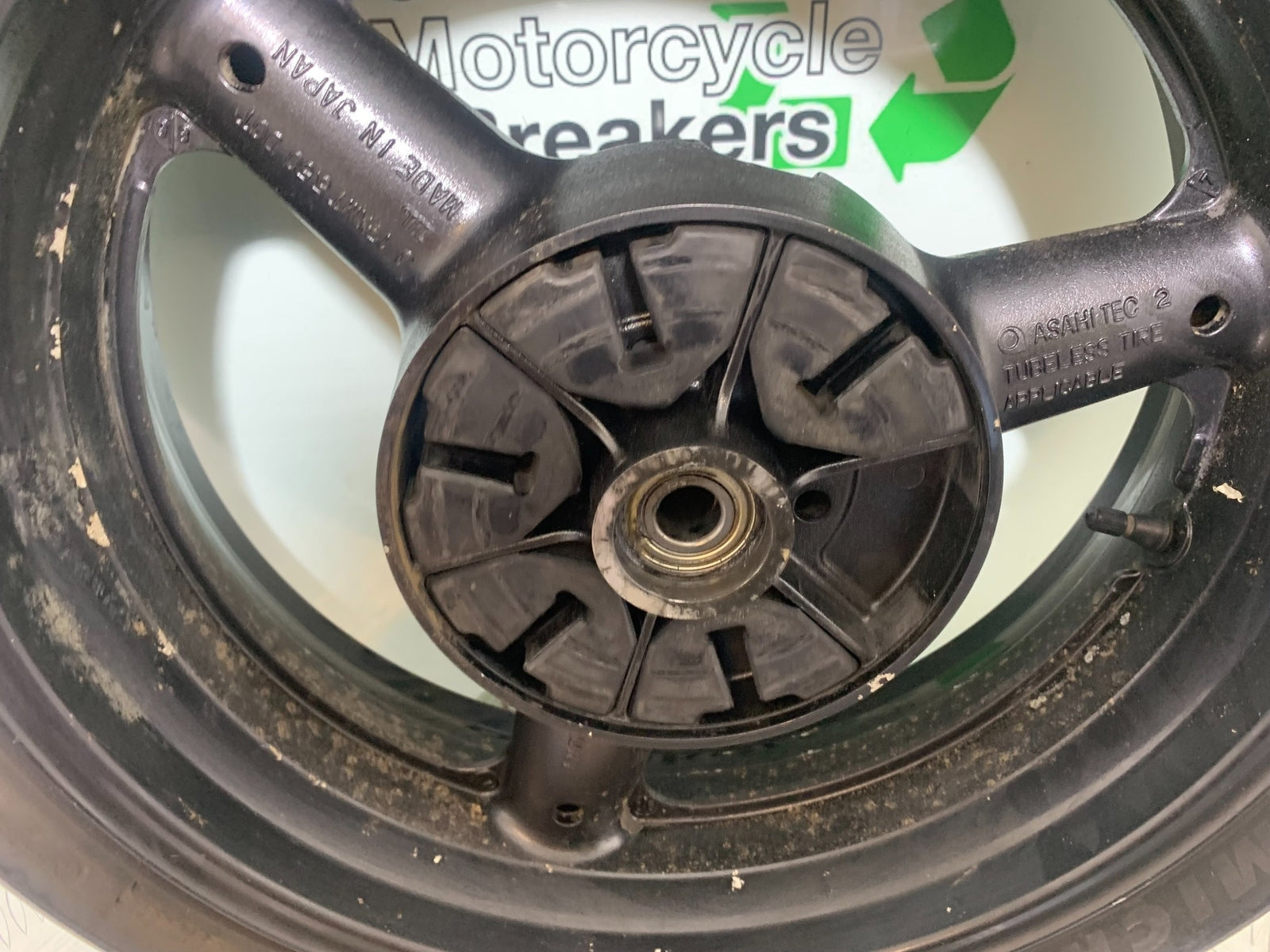 SUZUKI GSF1200  GSF 1200 BANDIT REAR WHEEL  YEAR 1997-2000 (CMB1149)