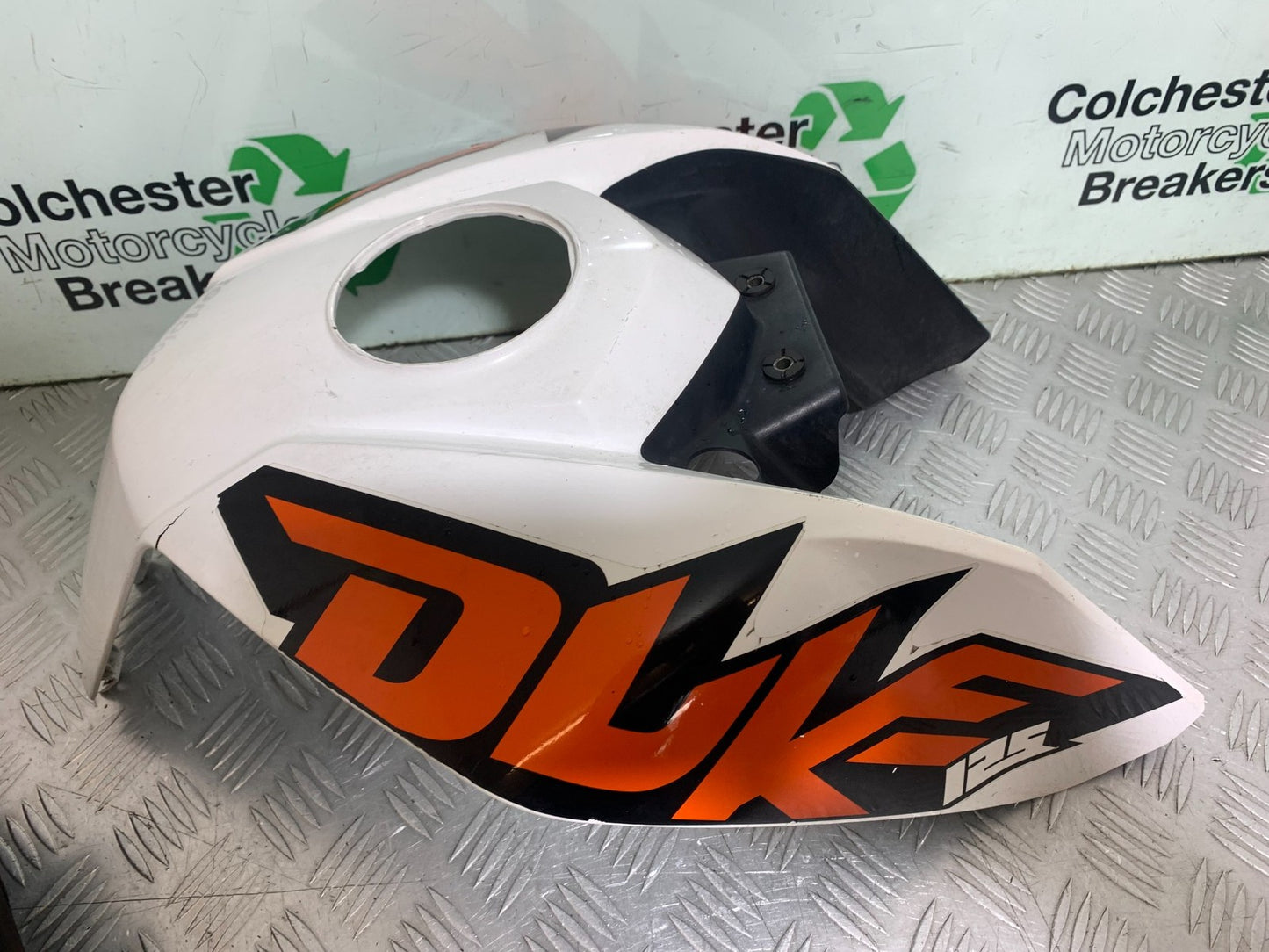 KTM DUKE 125 TANK COWL   YEAR 2012-2016 (CMB1317)