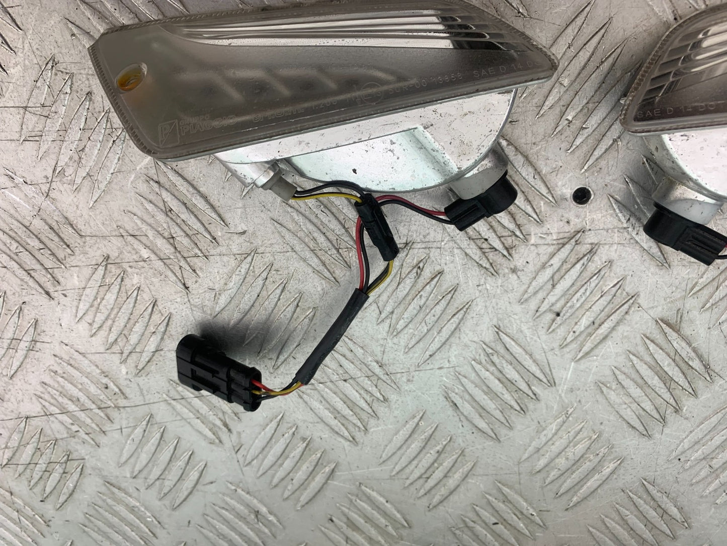 PIAGGIO VESPA GTS 125 FRONT NDICATORS  YEAR 2009-2014  (CMB1261)
