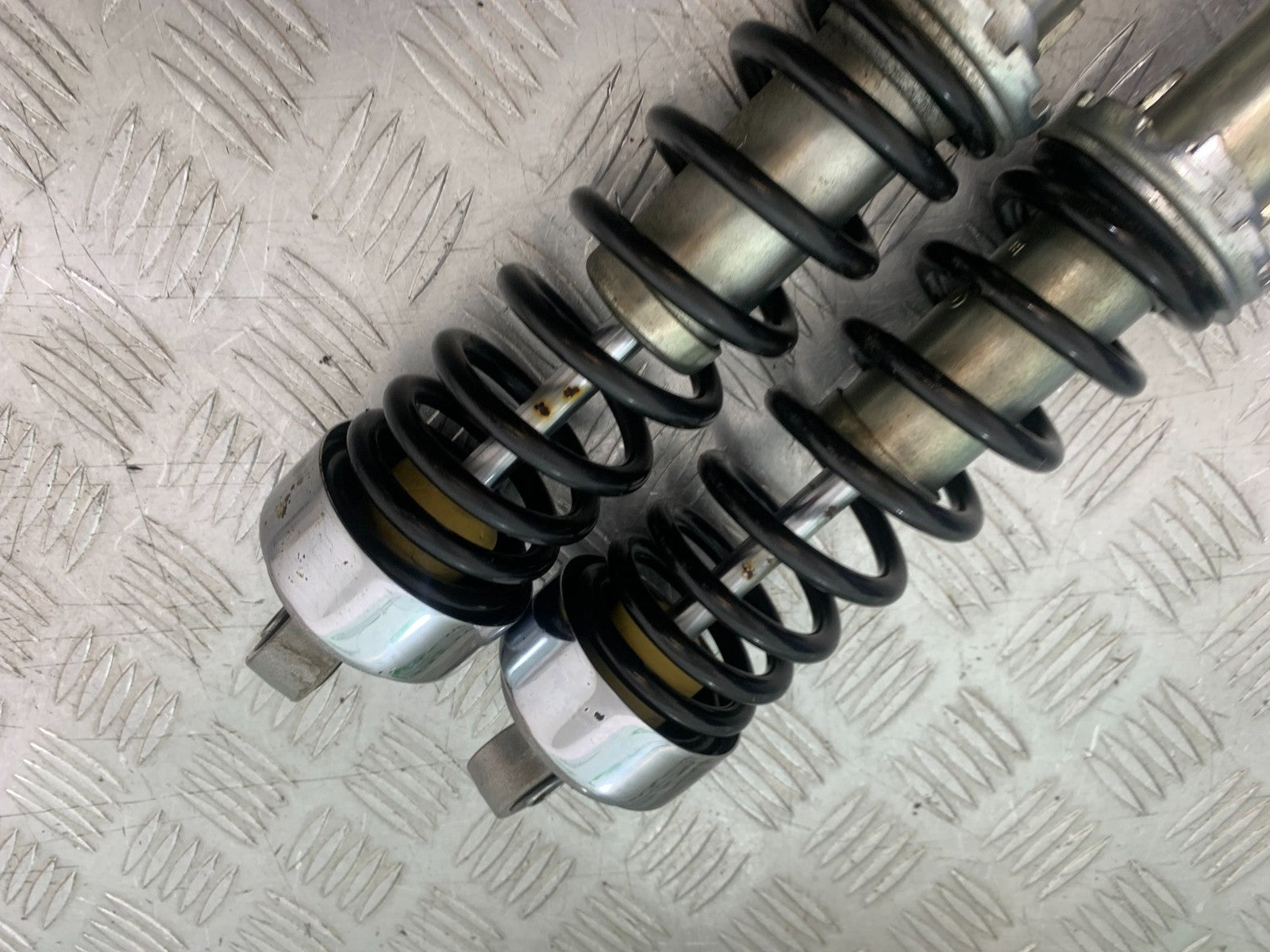 BSA 650 GOLD STAR REAR SHOCK YEAR 2022-2025 (CMB1262)