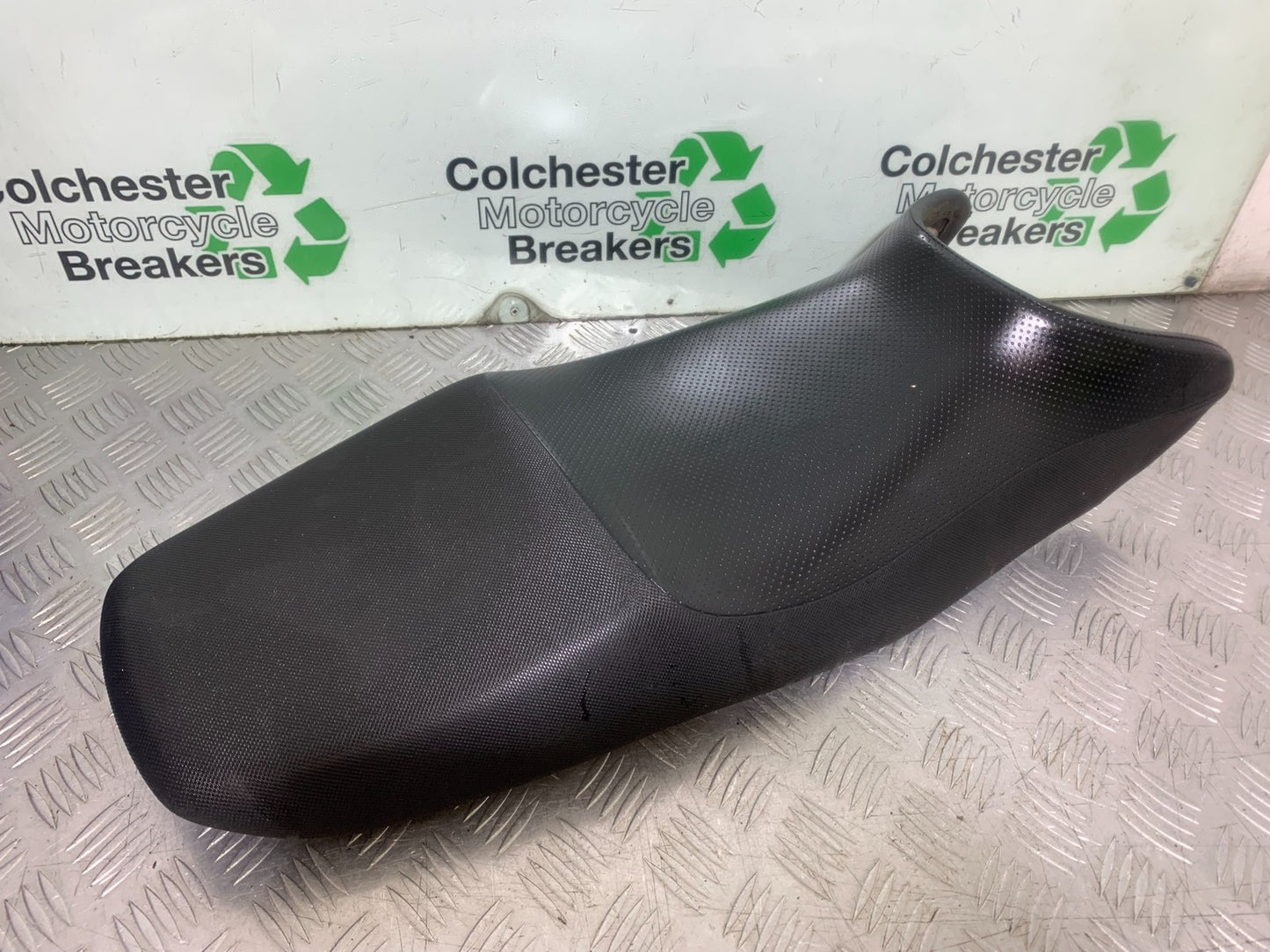 SUZUKI GS500 GS 500 SEAT   YEAR 2001-2008 (CMB1254)