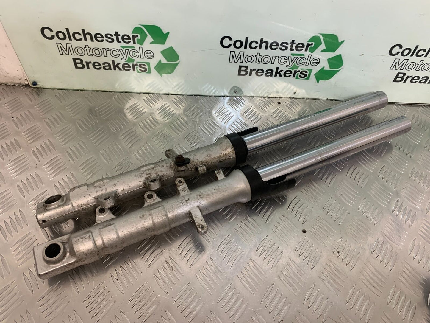 YAMAHA FZ6 FAZER FORKS   YEAR 2004-2007  (STOCK 955)