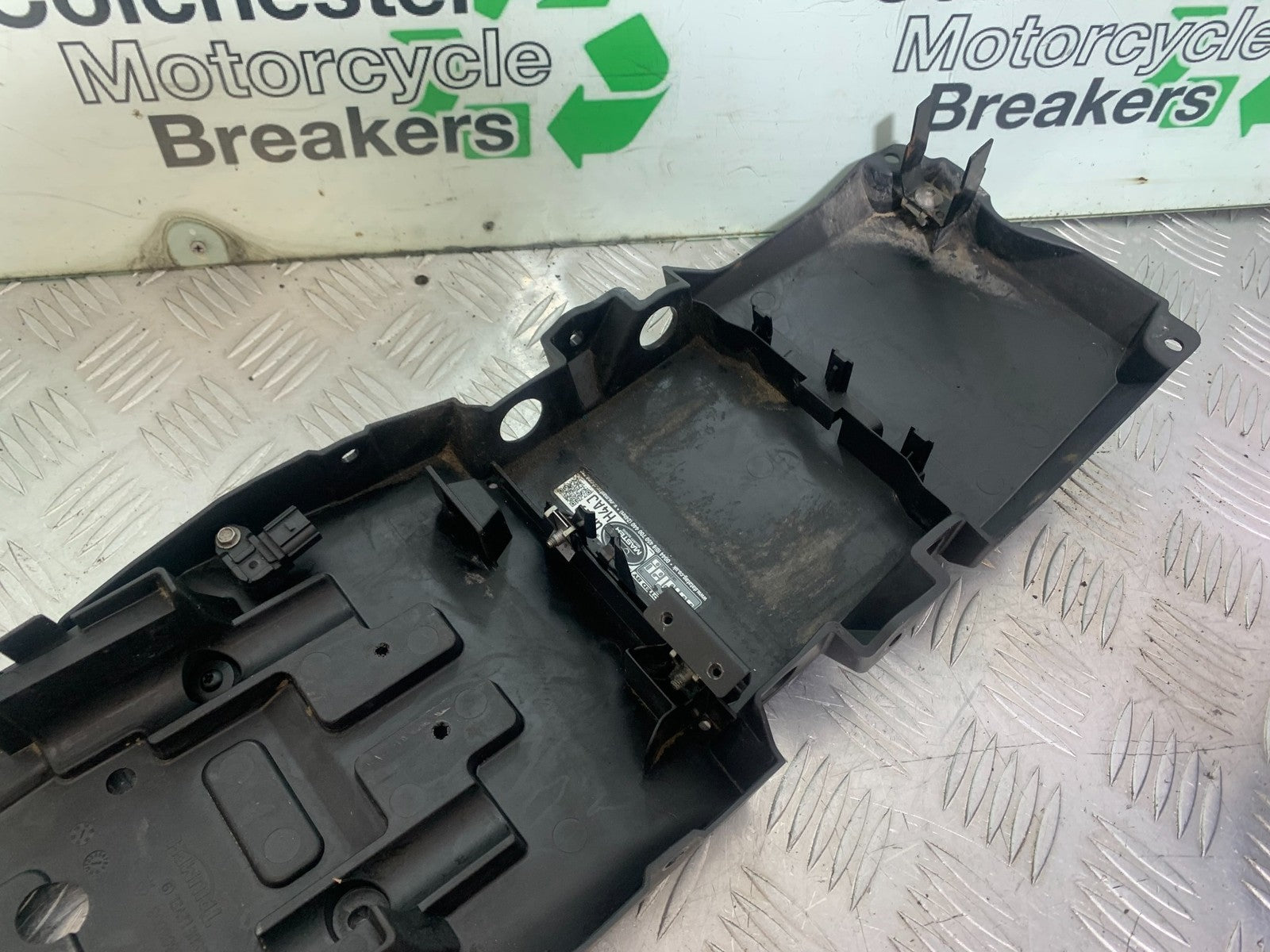 TRIUMPH 675 STREET TRIPLE UNDERTRAY    2013-2016 (CMB1186)