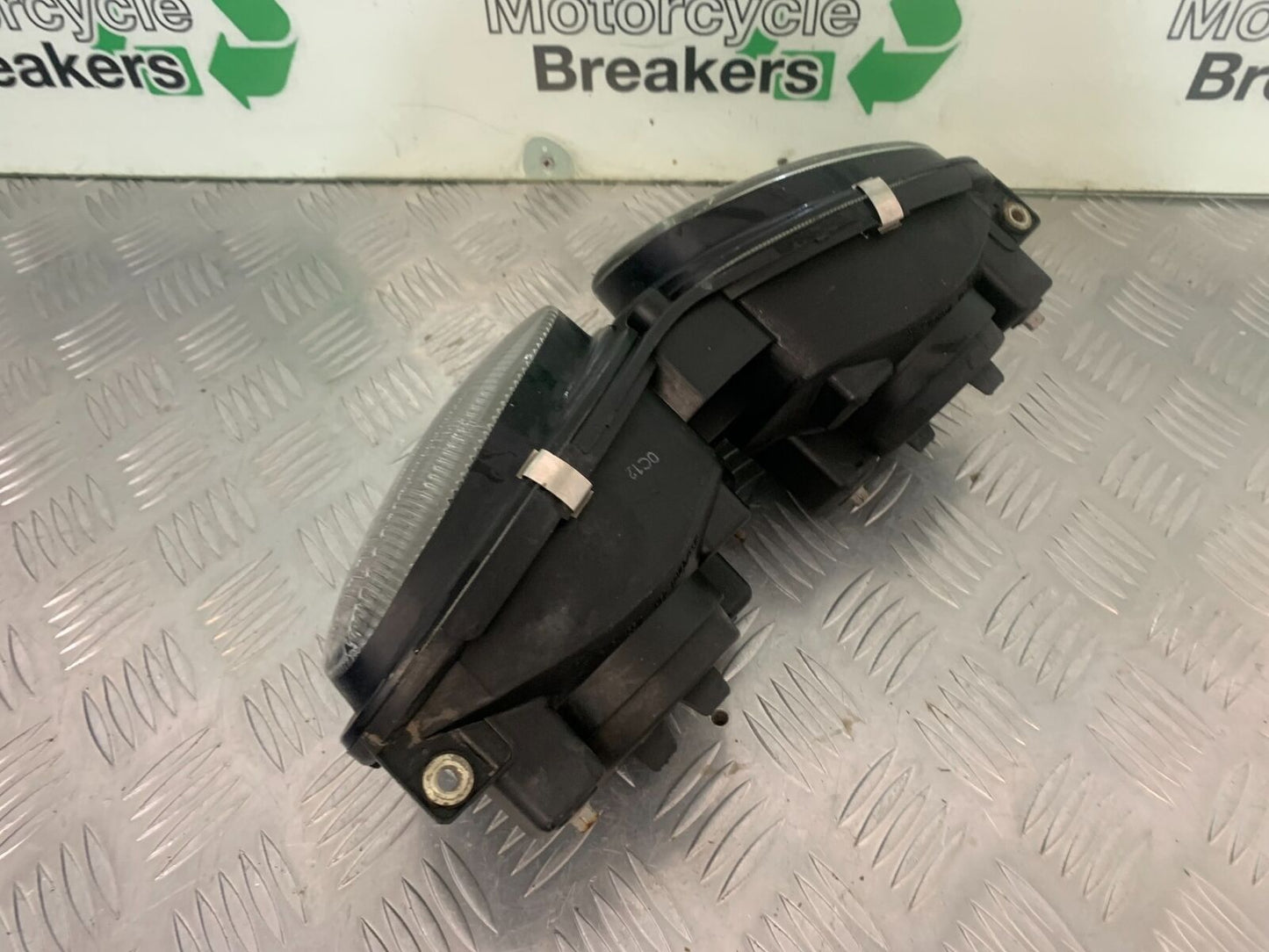 TRIUMPH 955I SPRINT RS HEADLIGHT  YEAR 1999-04 (STOCK 989)