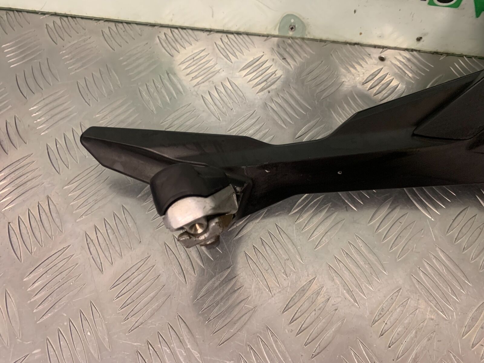 YAMAHA XJ6 XJ6-S RIGHT HANGER  YEAR 2009-2015 (STOCK 991)