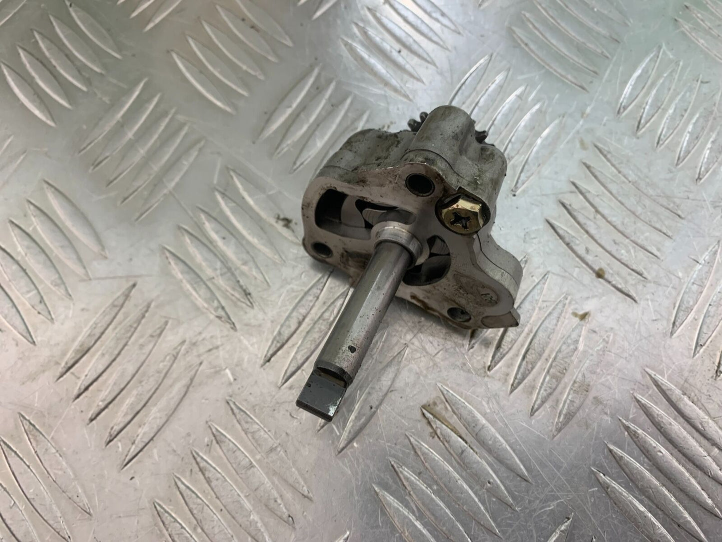 TRIUMPH THUNDERBIRD 1600 OIL PUMP  YEAR 2011 (CMB1107)