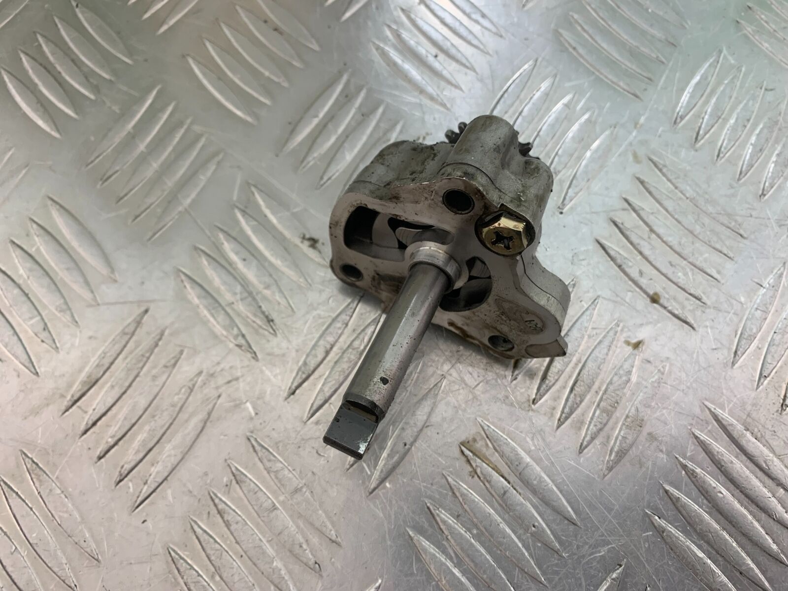 TRIUMPH THUNDERBIRD 1600 OIL PUMP  YEAR 2011 (CMB1107)