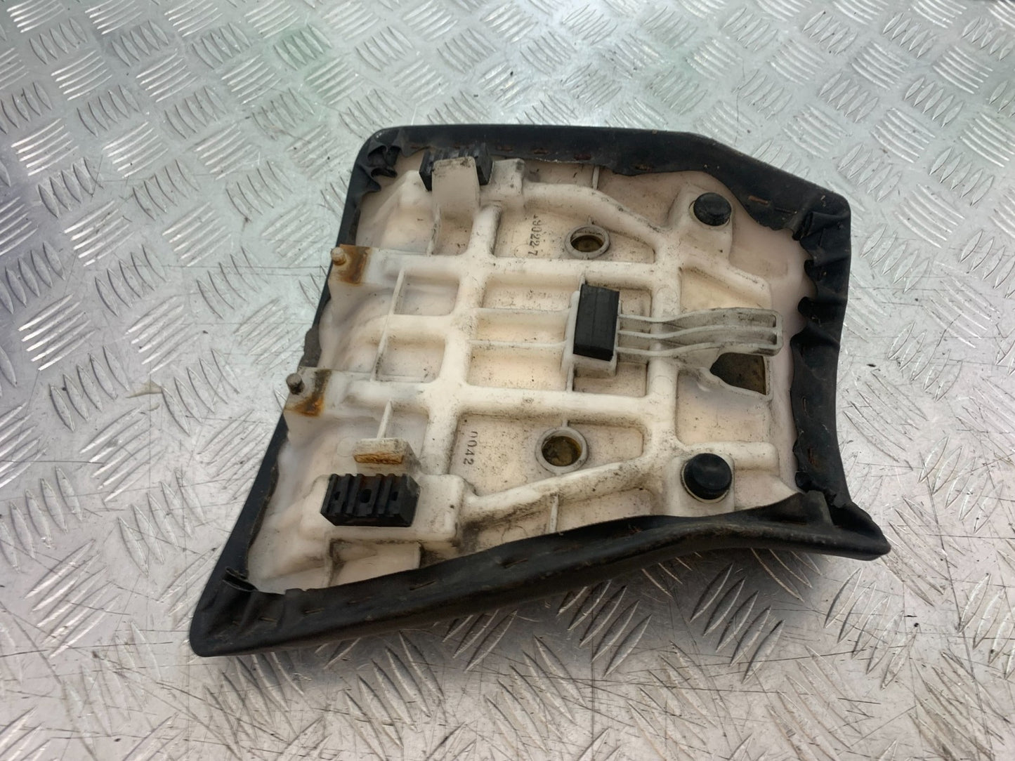KAWASAKI Z750 Z 750 FRONT SEAT   YEAR 2004-2006  (CMB1234)