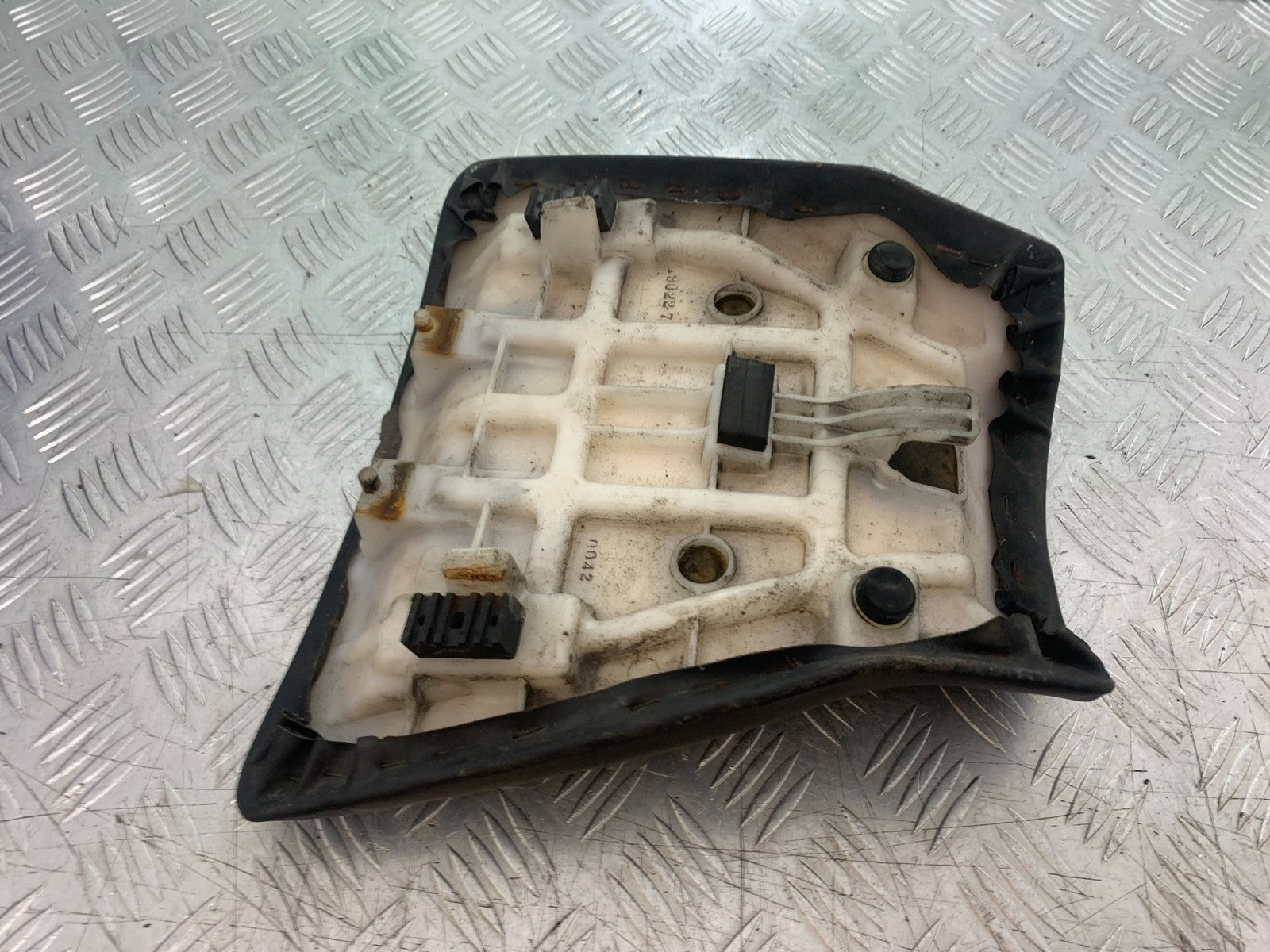 KAWASAKI Z750 Z 750 FRONT SEAT   YEAR 2004-2006  (CMB1234)