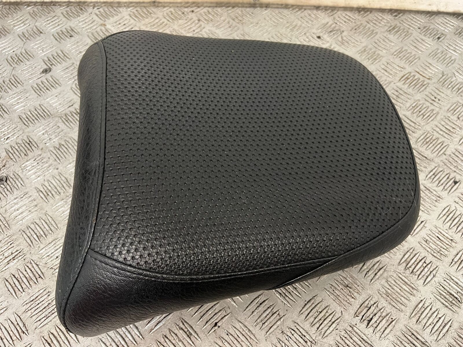 TRIUMPH TIGER 1200 EXPLORER REAR SEAT YEAR 2012-2015 (STOCK 901)