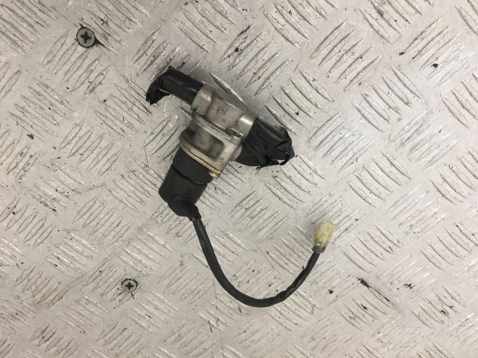 HONDA CBR1000 rr FIREBLADE AIR VALVE   YEAR 2004  (STOCK 853)