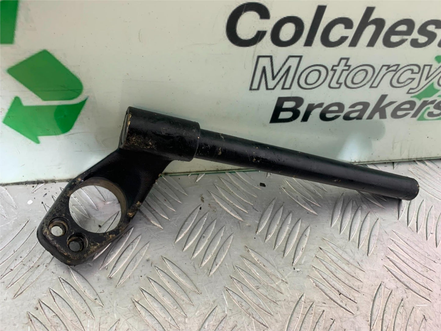 TRIUMPH TROPHY 900 RIGHT HANDLBAR   YEAR 1991-95 (CMB1251)