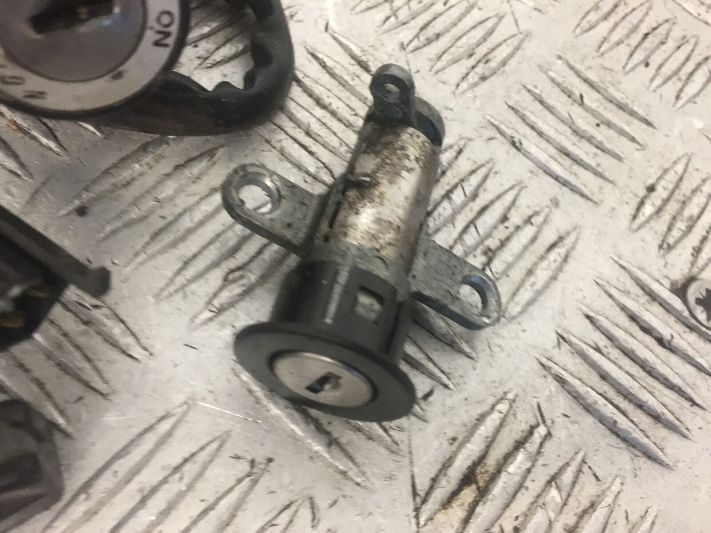 YAMAHA XV535 XV 535 VIRAGO LOCKS AND KEY  YEAR 1994-02 (STOCK 772)