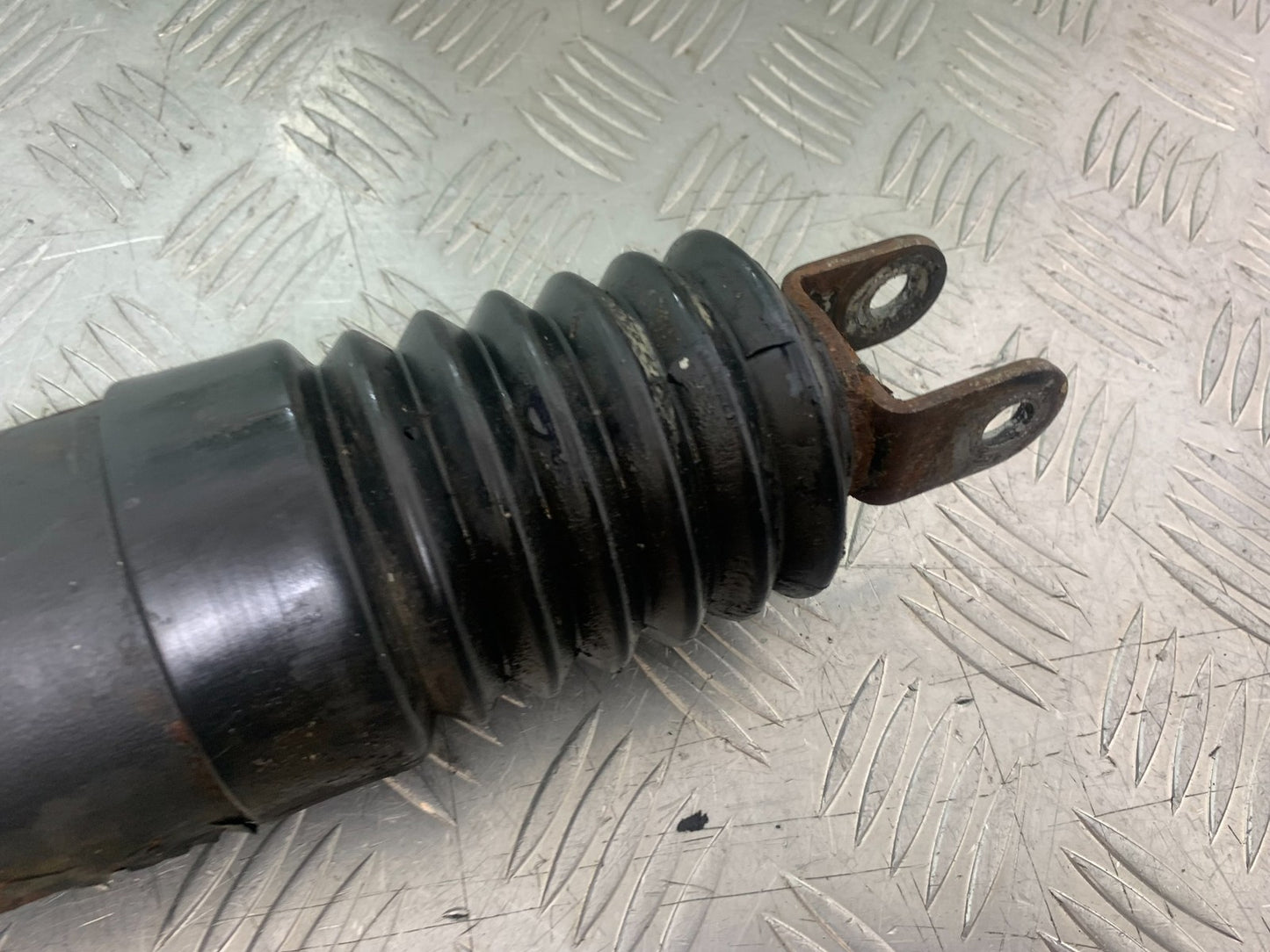 KAWASAKI GPZ600 GPZ 600 REAR SHOCK YEAR 1988-90 (CMB1258)