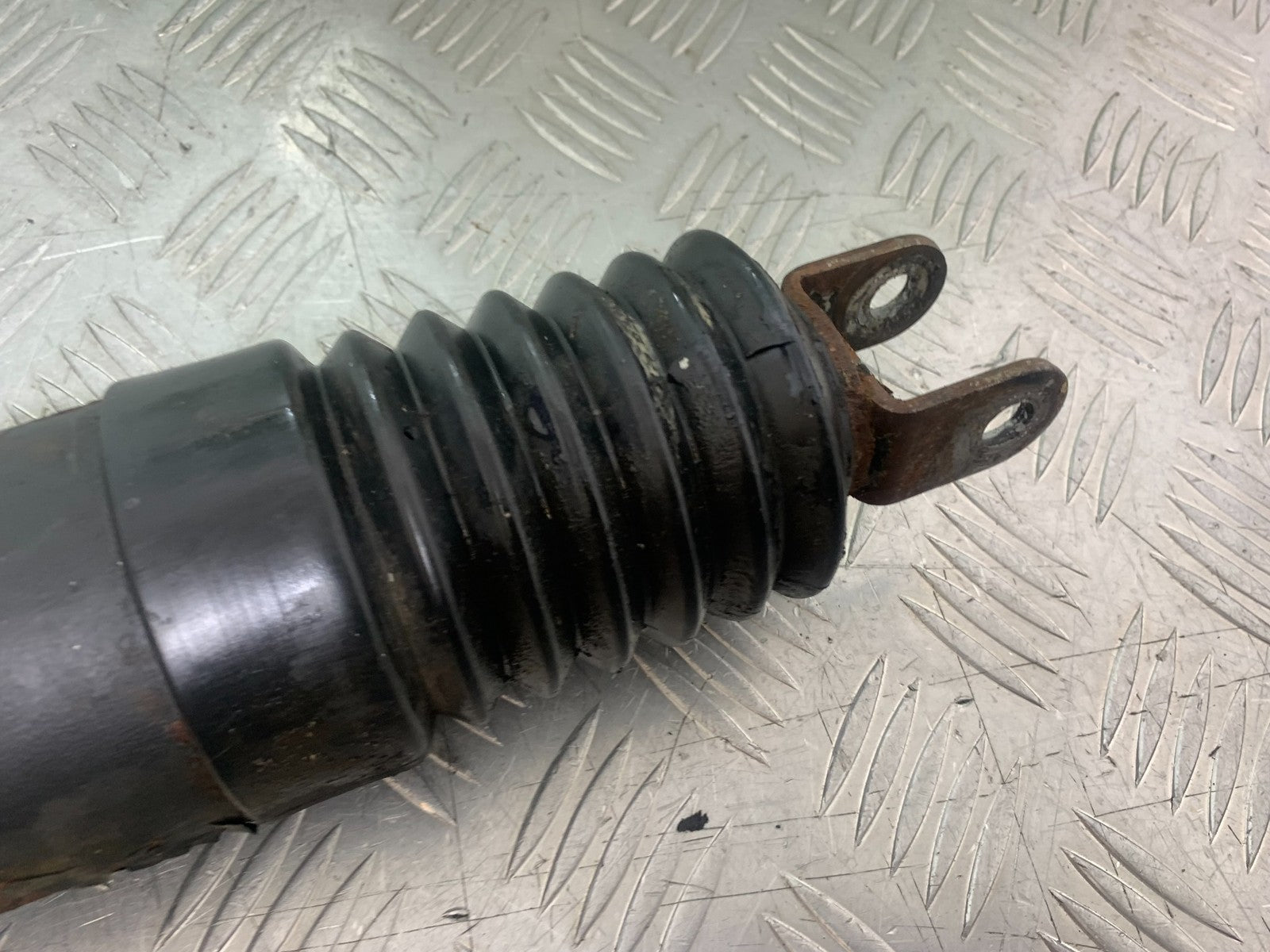 KAWASAKI GPZ600 GPZ 600 REAR SHOCK YEAR 1988-90 (CMB1258)