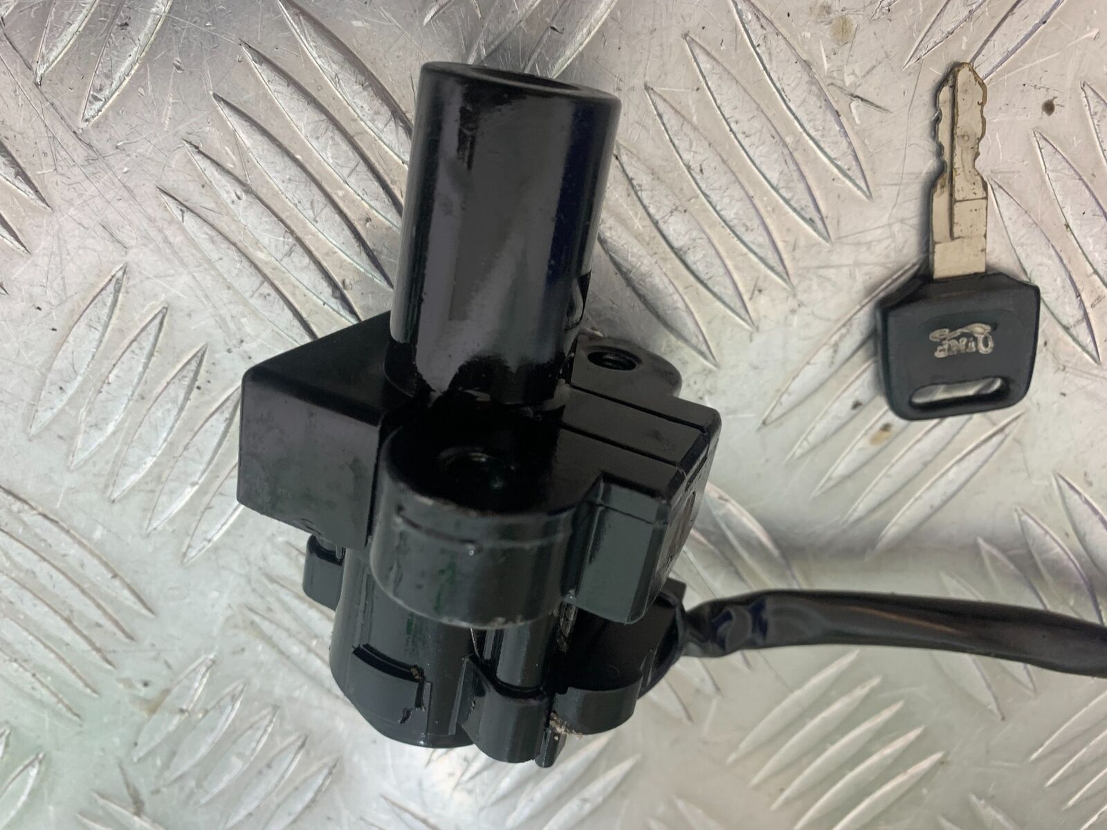 HONDA CBR600 CBR 600 F2 IGNITION SWITCH AND KEY   YEAR 1991-1993 (CMB1114)