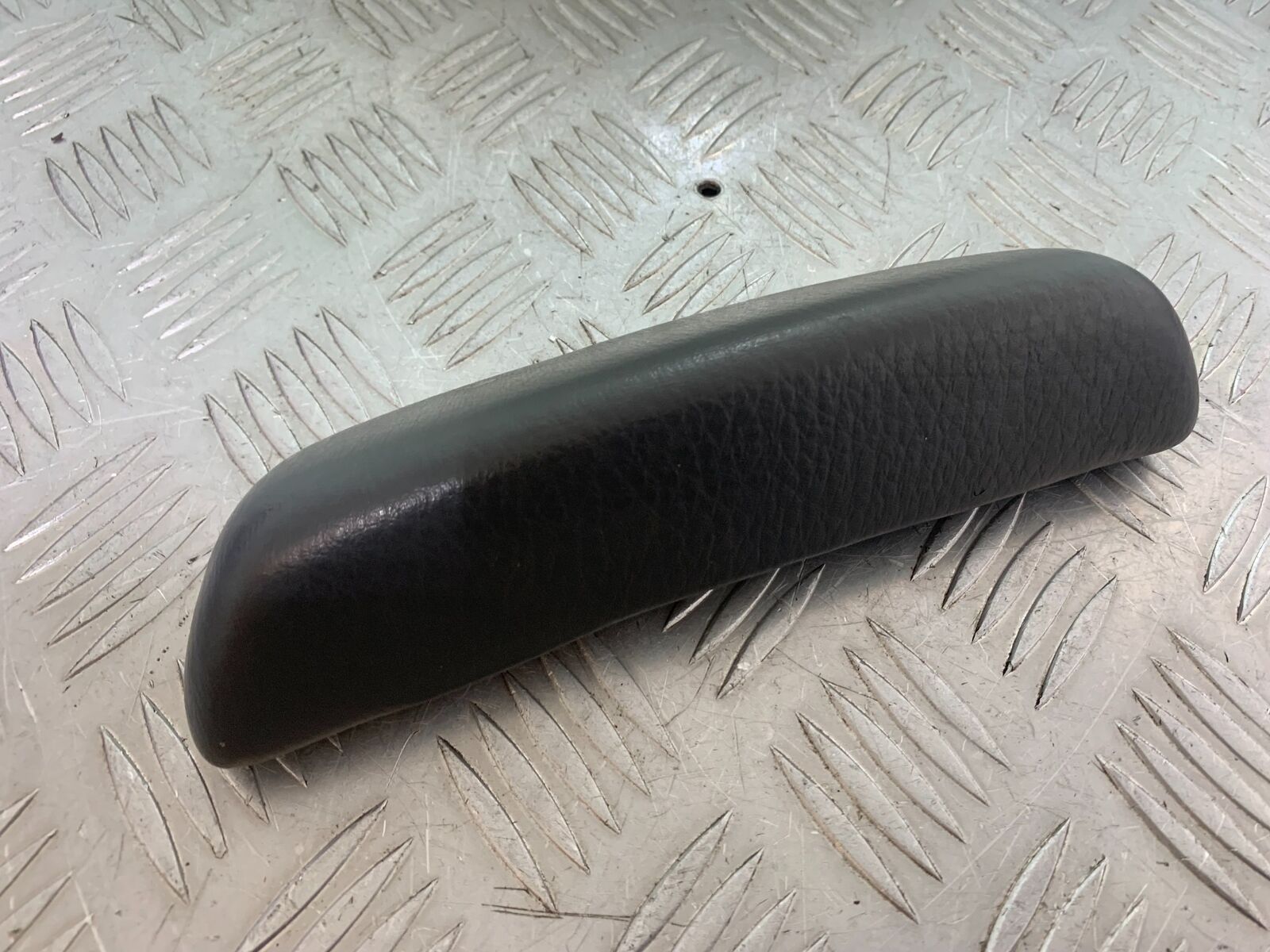 HONDA VFR750 VFR 750 FL-M-N-P REAR SEAT COWL PAD  YEAR 1990-93 (CMB1093)