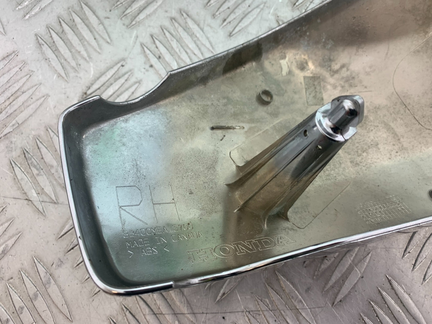 HONDA VTX1300 S-6 RIGHT SEAT PANEL   YEAR 2004-09 (CMB1159)