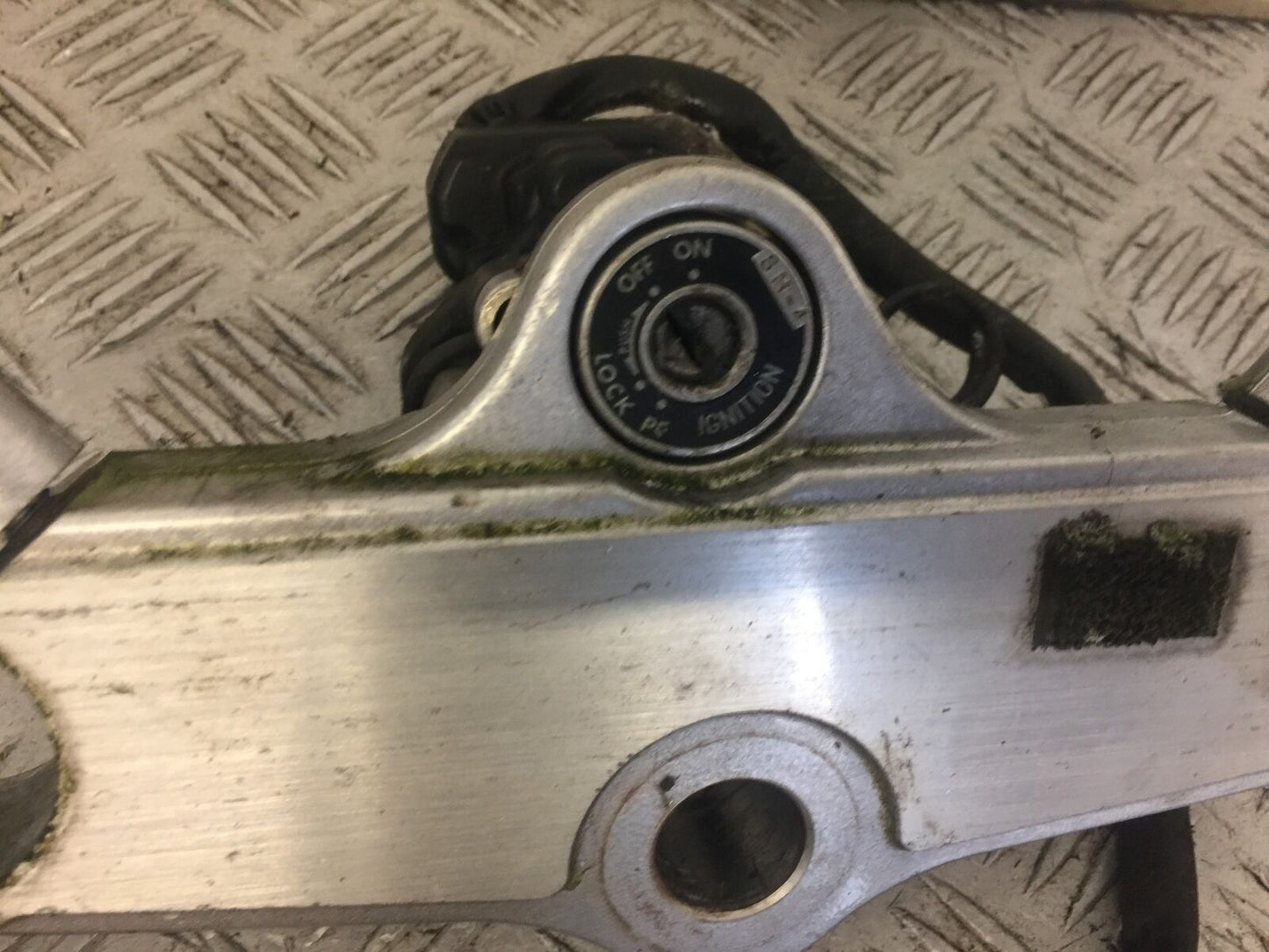 SUZUKI SV650 SV 650 LOCKS AND KEY  YEAR 1999 (STOCK 681)