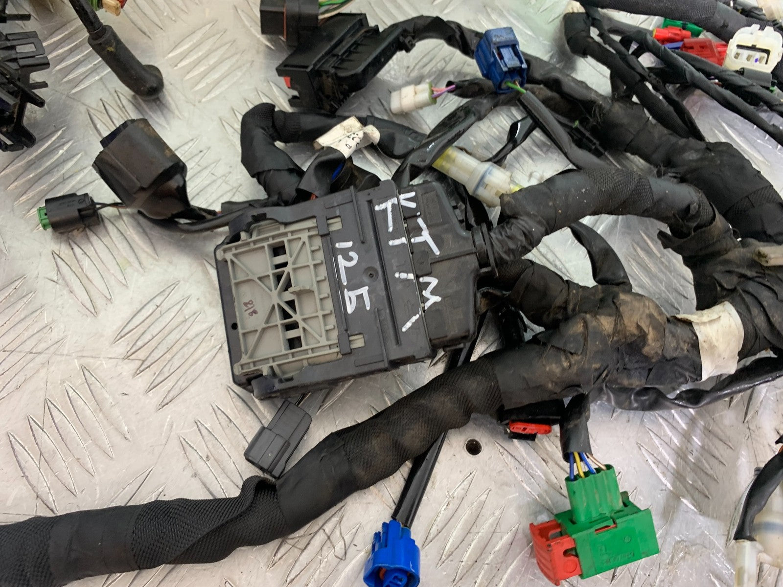KTM 125 DUKE ECU AND WIRING LOOM  YEAR 2018-2023 (CMB1185)