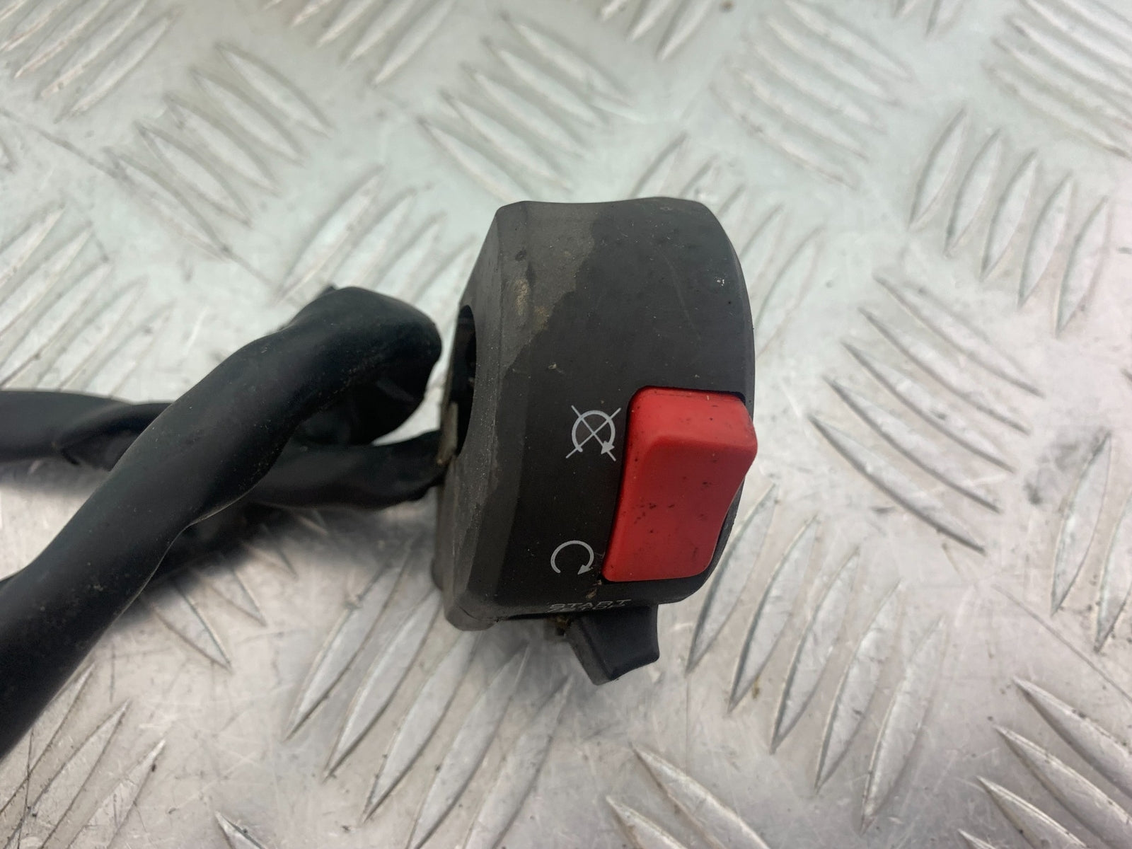 KAWASAKI ZX6R RIGHT SWITCH GEAR  YEAR 2009-2012 (CMB1136)
