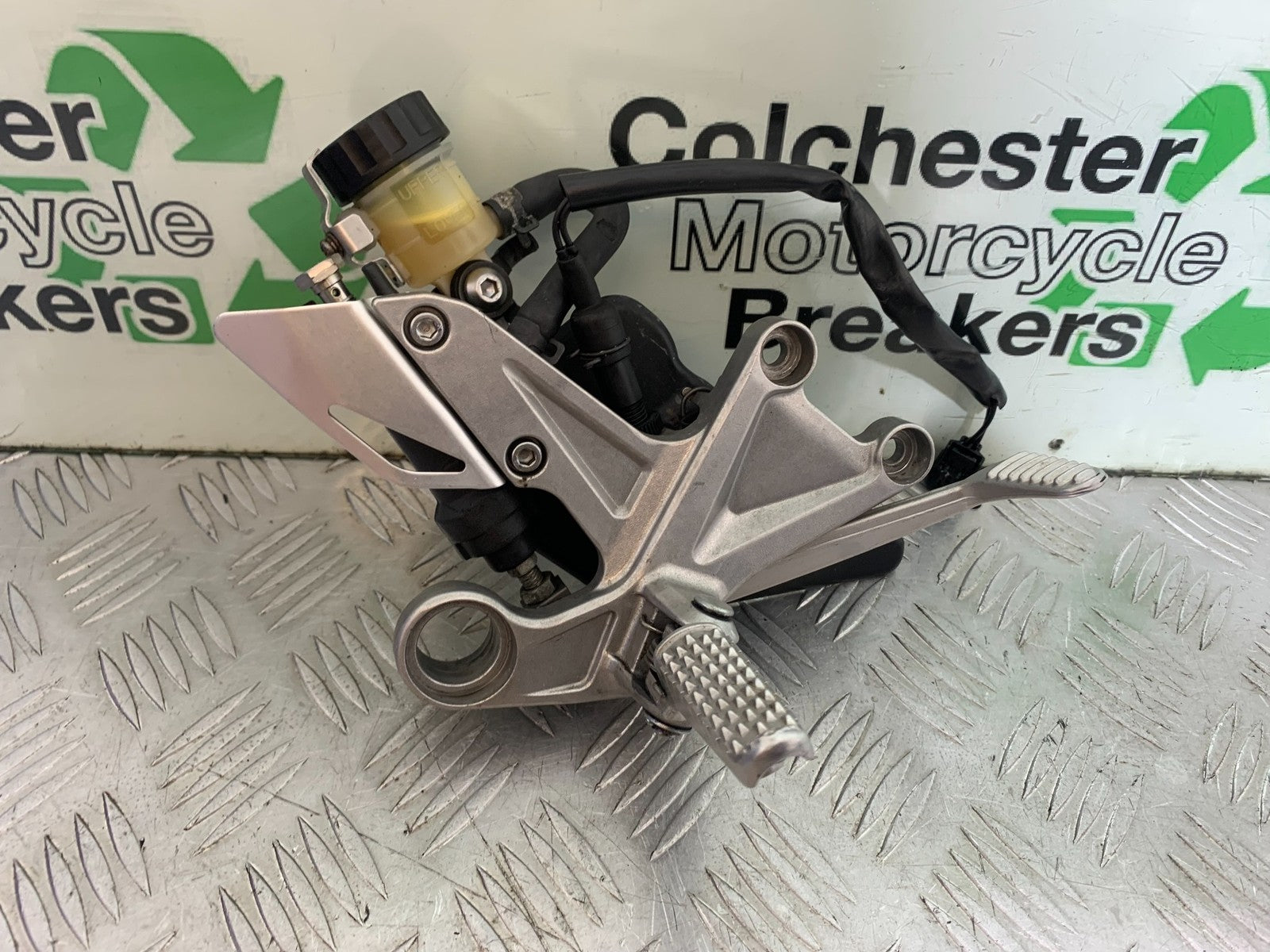 HONDA CBR1000 rr FIREBLADE FRONT RIGHT HANGER & PEDAL  2008-2011 (CMB1253)