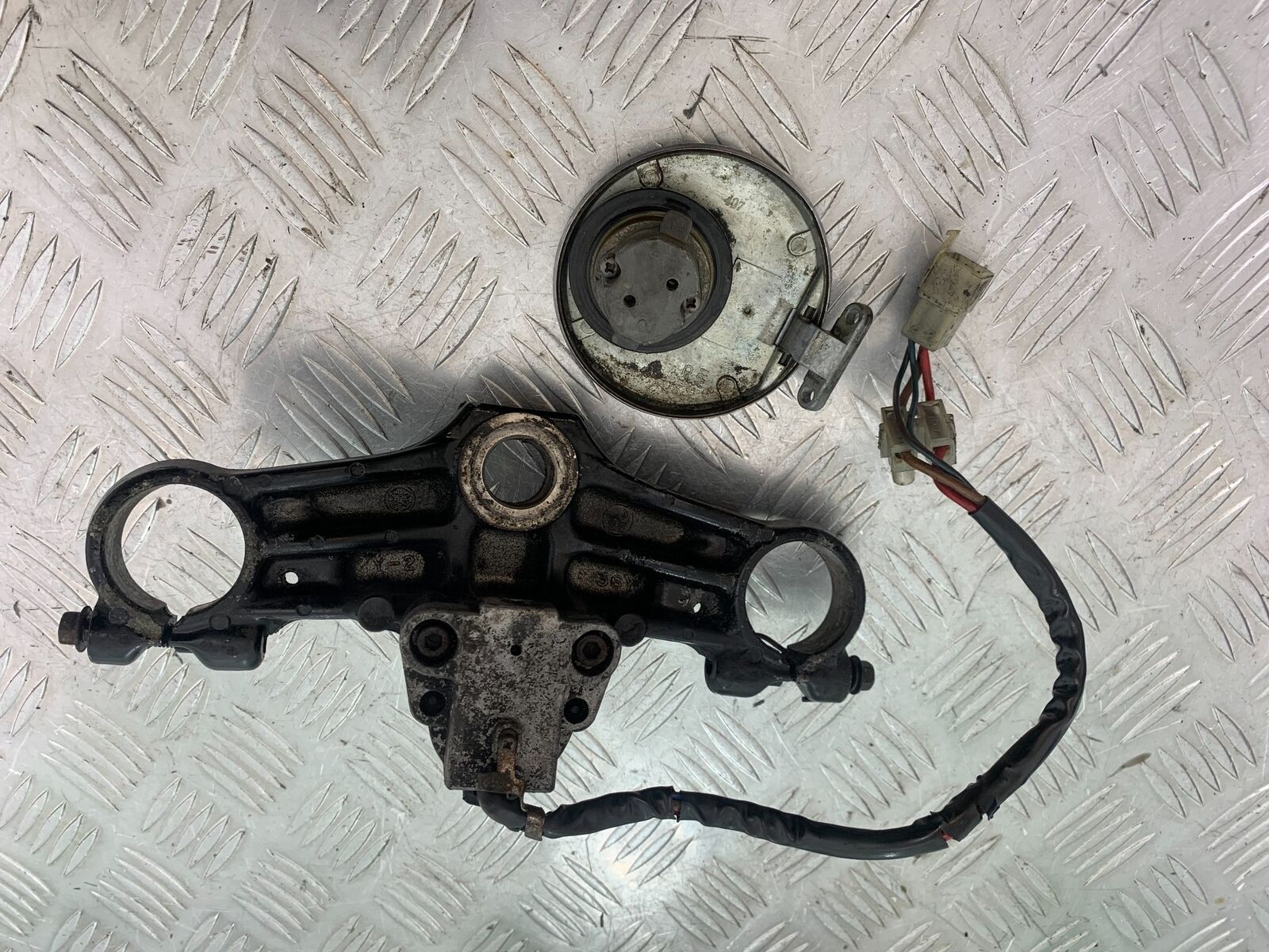 YAMAHA FJ1100 FJ 1100 LOCKS AND KEY YEAR 1984-1985 (CMB1101)