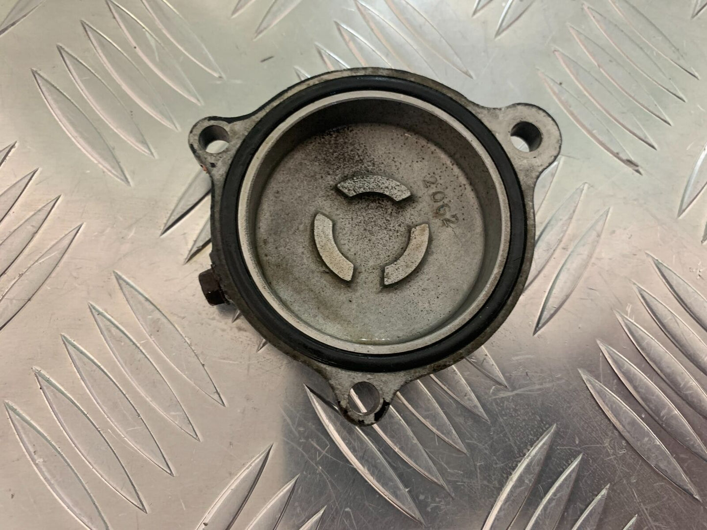 YAMAHA XT250 XT 250 OIL FILTER COVER YEAR 1980-1982  (STOCK 944)