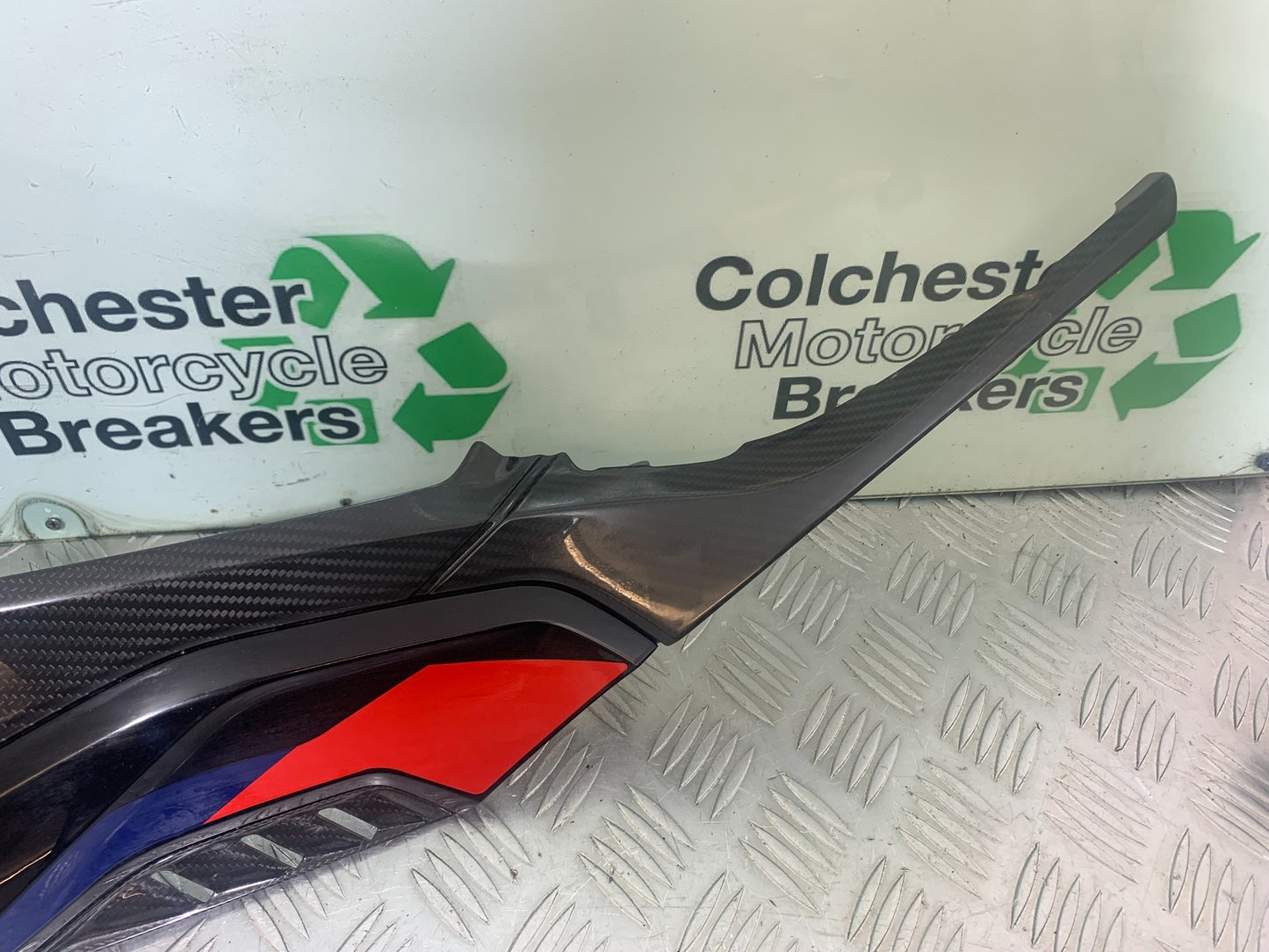 BMW M1000 R LEFT CARBON TANK PANEL  YEAR 2023-2024 (CMB1140)