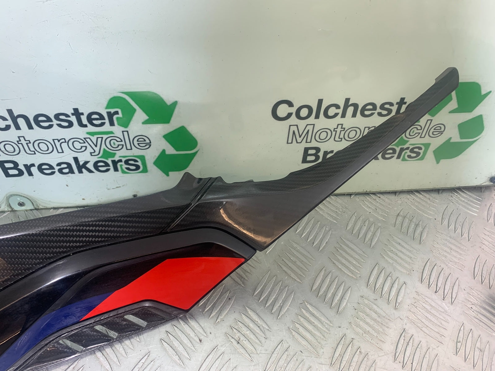 BMW M1000 R LEFT CARBON TANK PANEL  YEAR 2023-2024 (CMB1140)