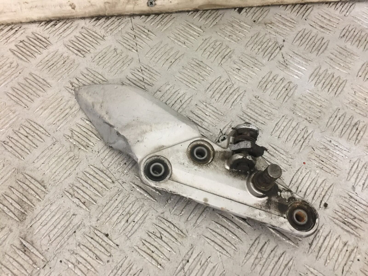 SUZUKI GSX1400 GSX 1400 FRONT LEFT HANGER  YEAR 2003 (STOCK 848)