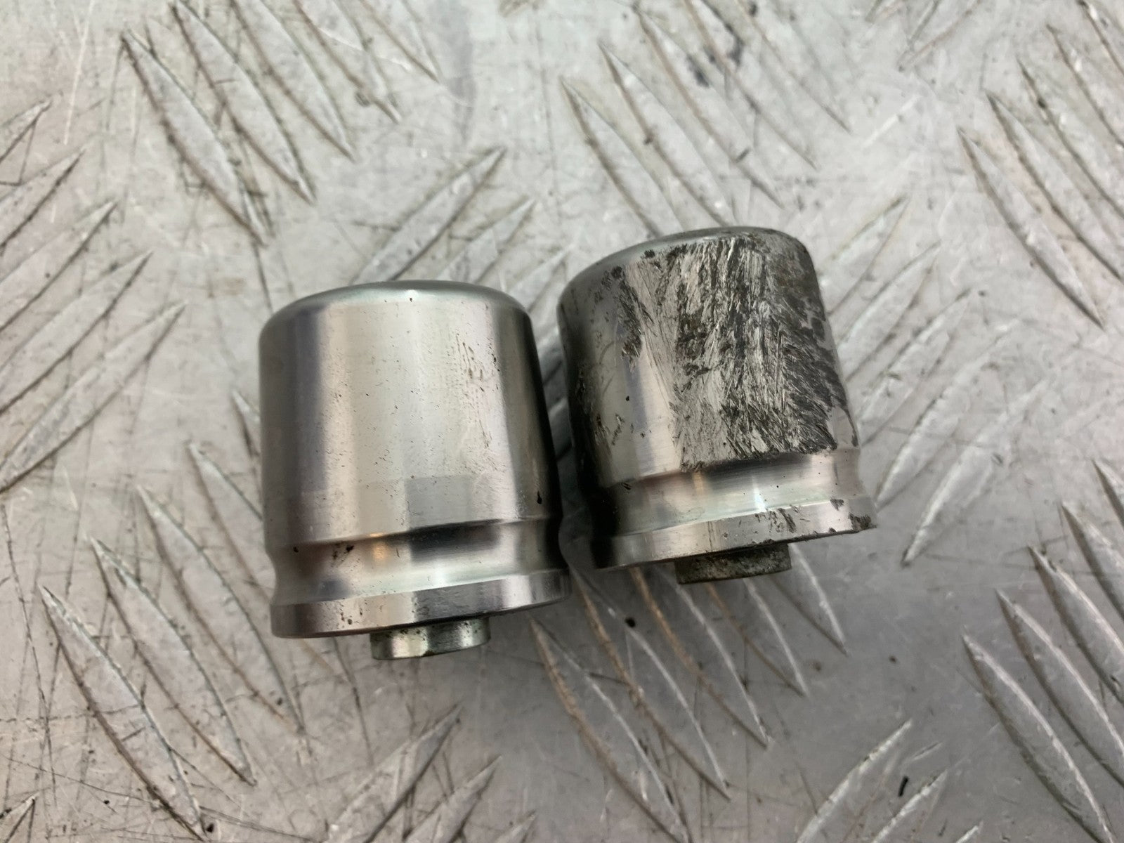 TRIUMPH 955I SPRINT RS BAR END WEIGHTS   YEAR 1999-03 (CMB1313)