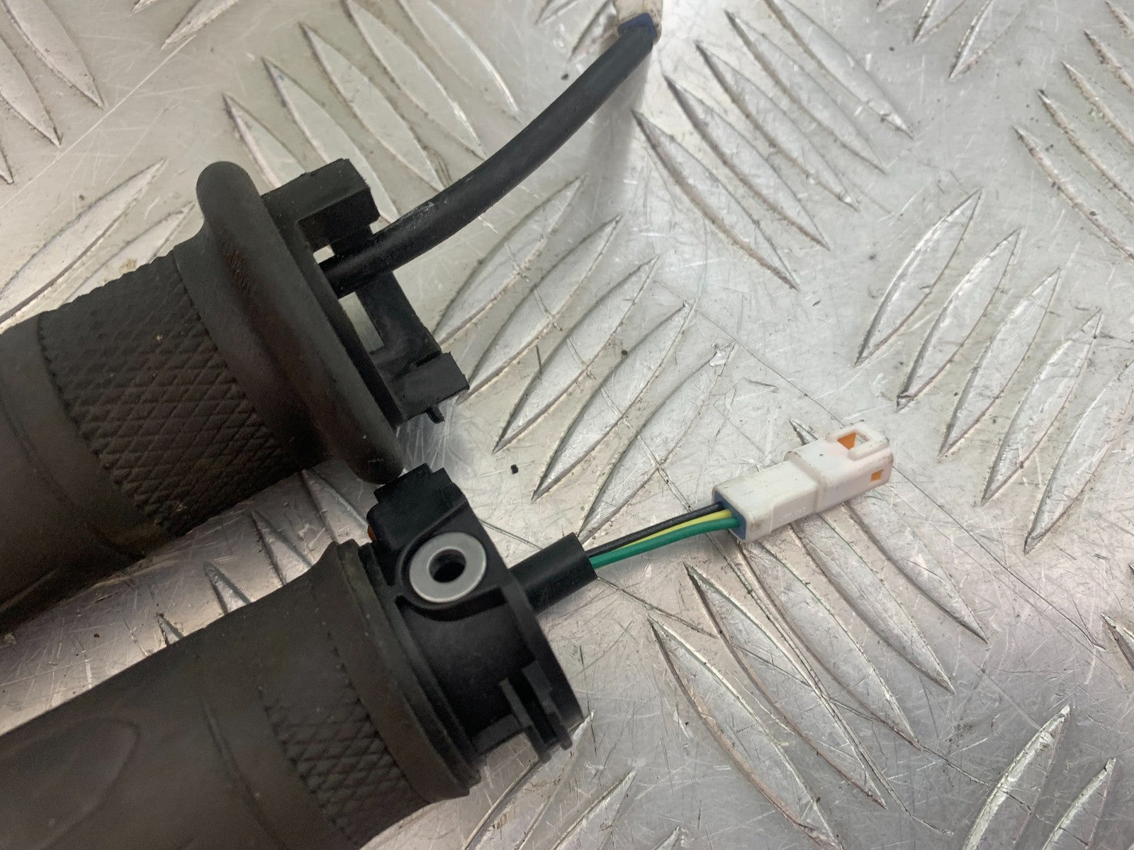 TRIUMPH TIGER 800 XRT HEADTED GRIPS YEAR 2018-2020 (CMB1193)