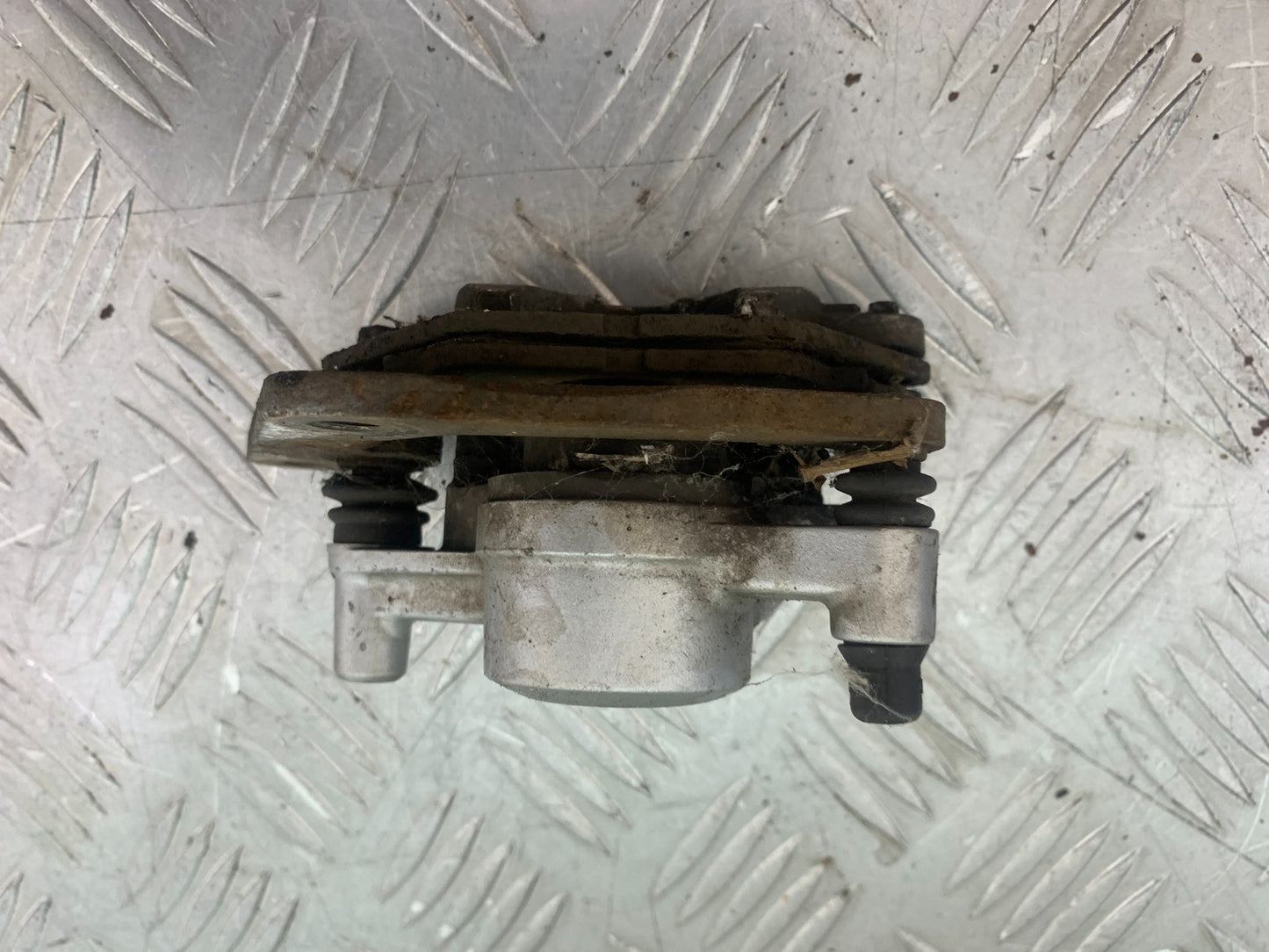 YAMAHA YBR125 YBR 125 FRONT BRAKE CALIPER  YEAR 2010-2017 (CMB1163)