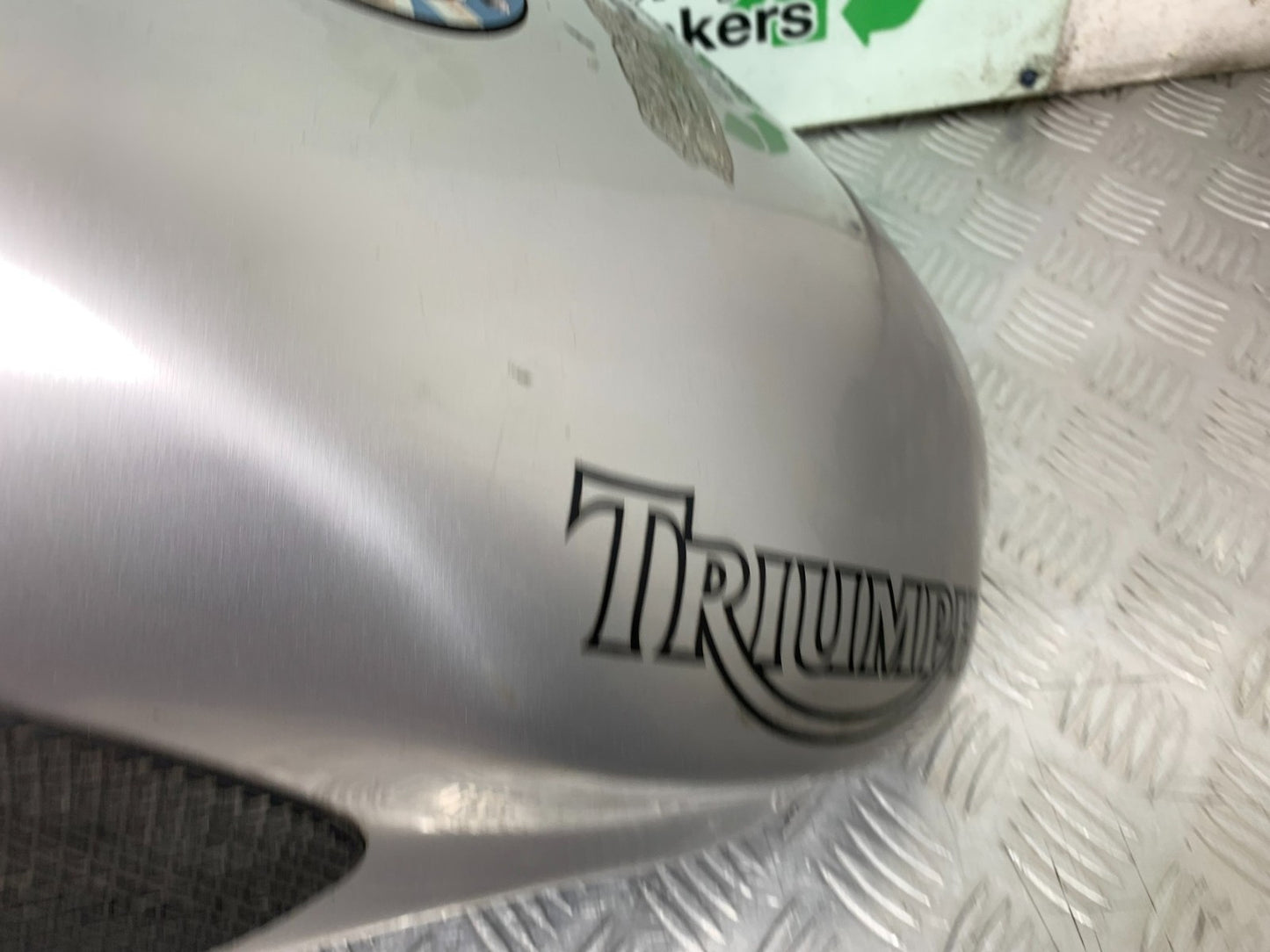 TRIUMPH 955i DAYTONA PETROL TANK  YEAR 2002-2006 (CMB1229)