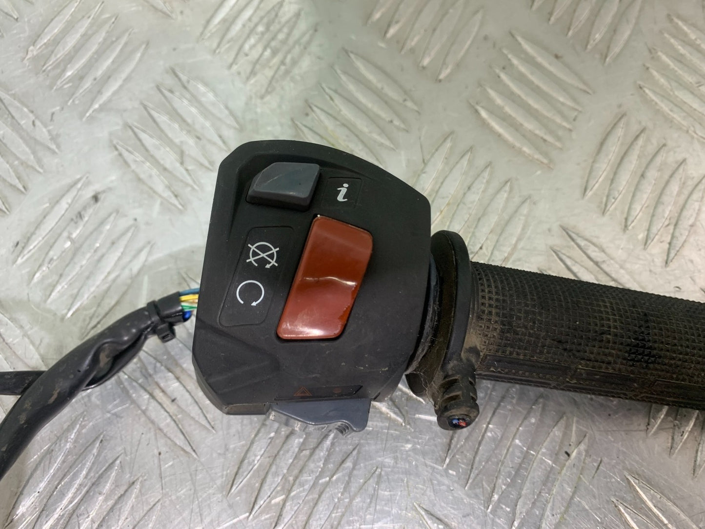 BSA 650 GOLD STAR RIGHT SWITCH GEAR  YEAR 2022-2025 (CMB1262)