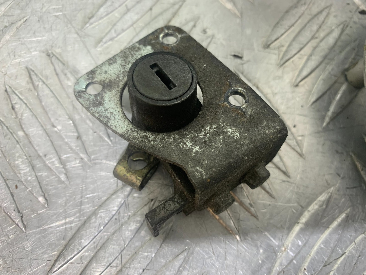 SUZUKI GSX750 INAZUMA LOCKS AND KEY YEAR 1998-2003 (CMB1308)